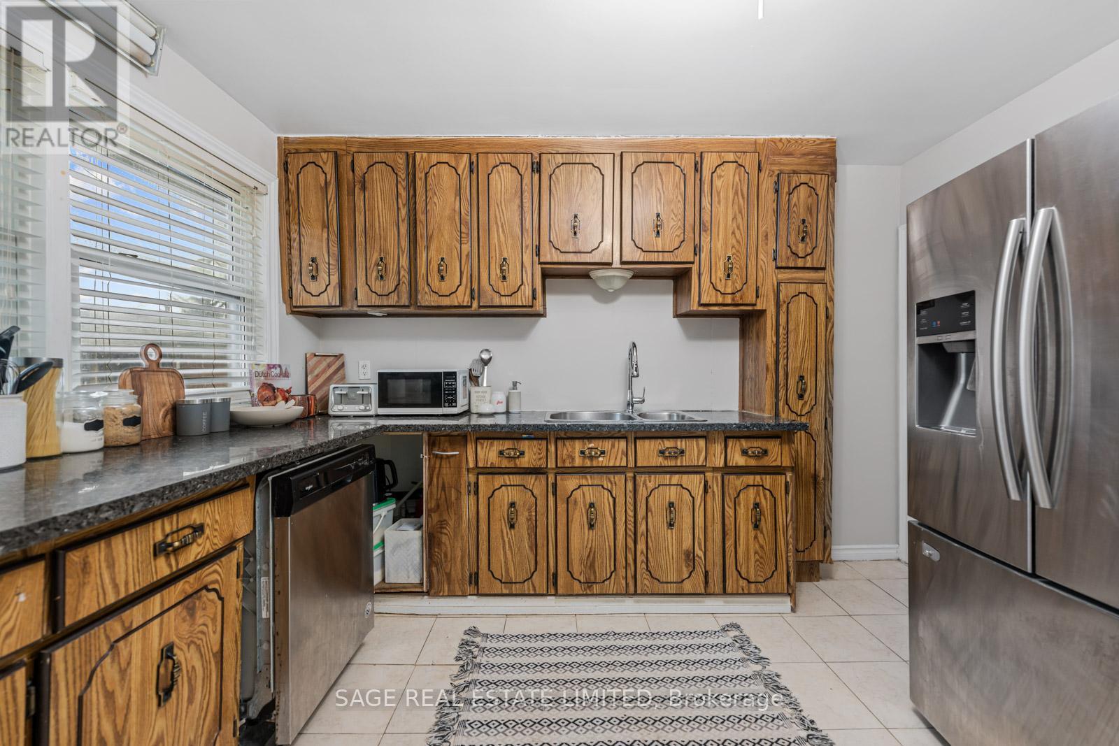 45 Dashwood Crescent, Toronto, Ontario  M9V 2N9 - Photo 20 - W12478629