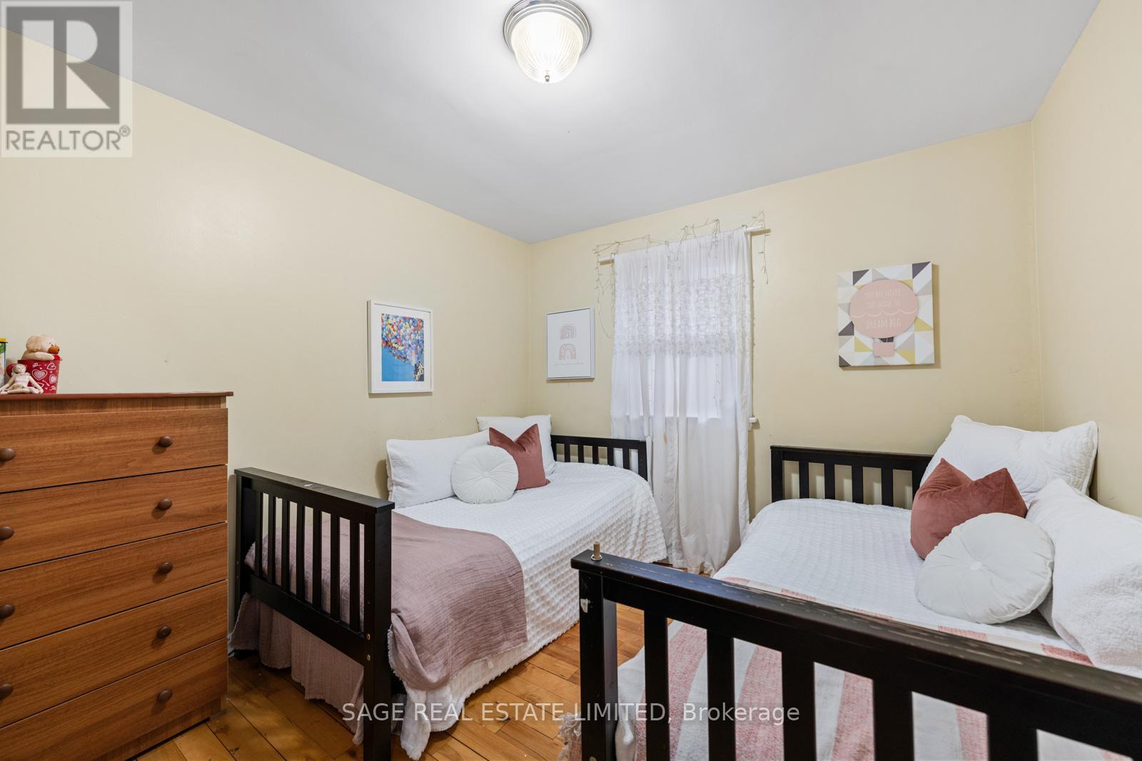 45 Dashwood Crescent, Toronto, Ontario  M9V 2N9 - Photo 22 - W12478629