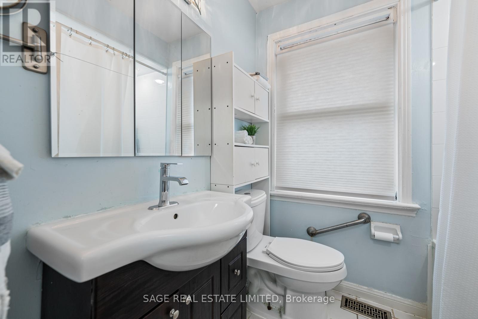 45 Dashwood Crescent, Toronto, Ontario  M9V 2N9 - Photo 24 - W12478629