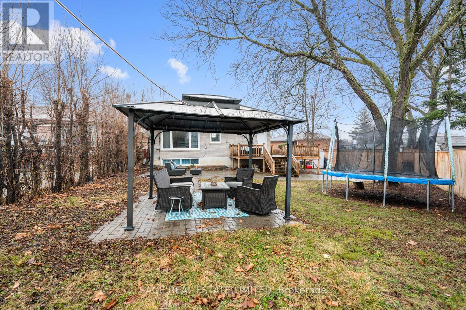 45 Dashwood Crescent, Toronto, Ontario  M9V 2N9 - Photo 31 - W12478629