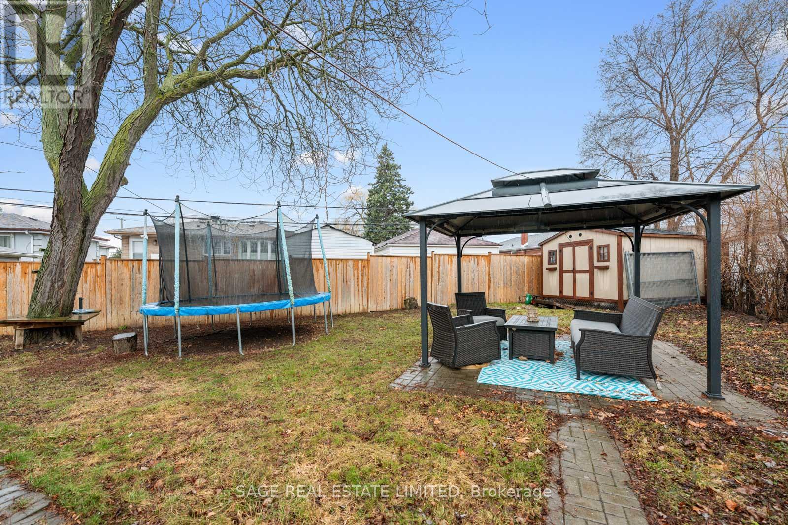 45 Dashwood Crescent, Toronto, Ontario  M9V 2N9 - Photo 37 - W12478629