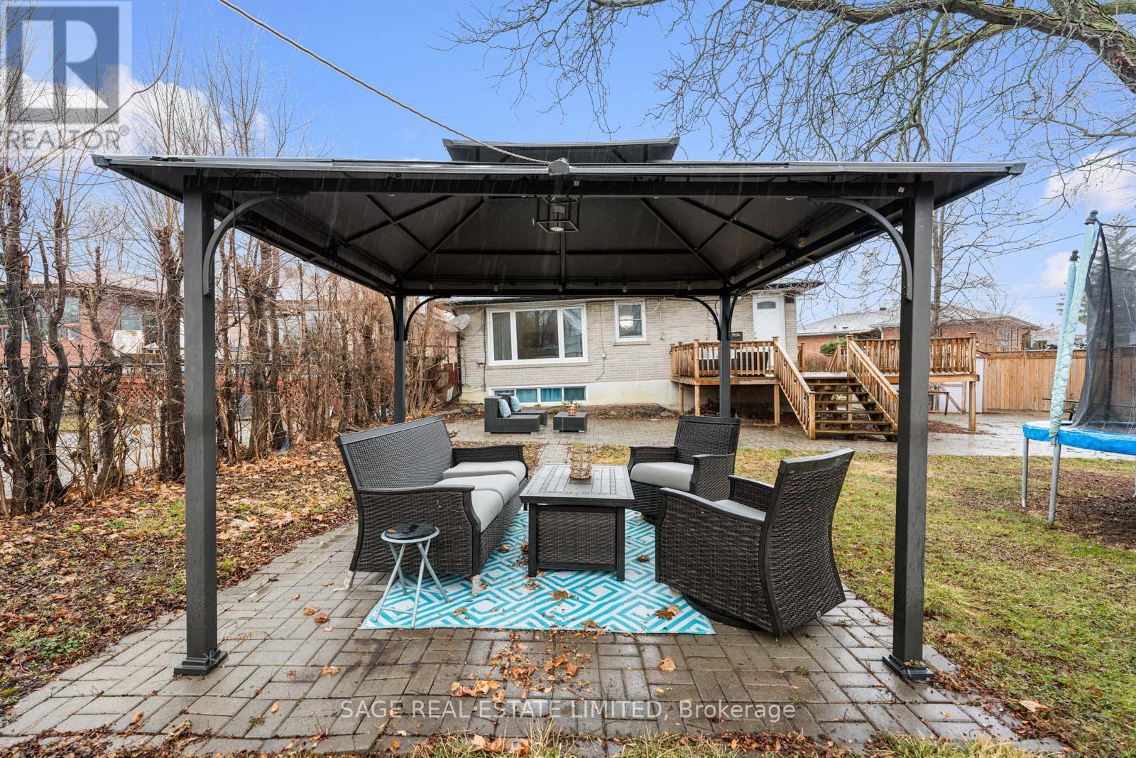 45 Dashwood Crescent, Toronto, Ontario  M9V 2N9 - Photo 33 - W12478629