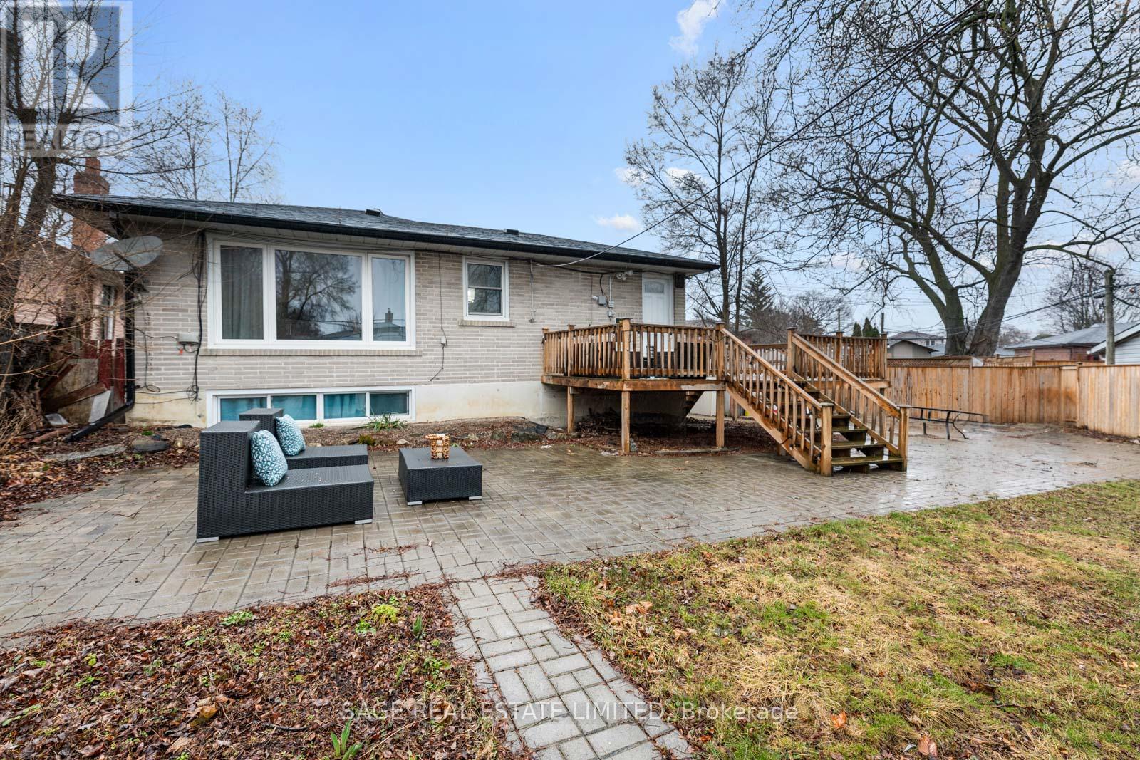 45 Dashwood Crescent, Toronto, Ontario  M9V 2N9 - Photo 35 - W12478629