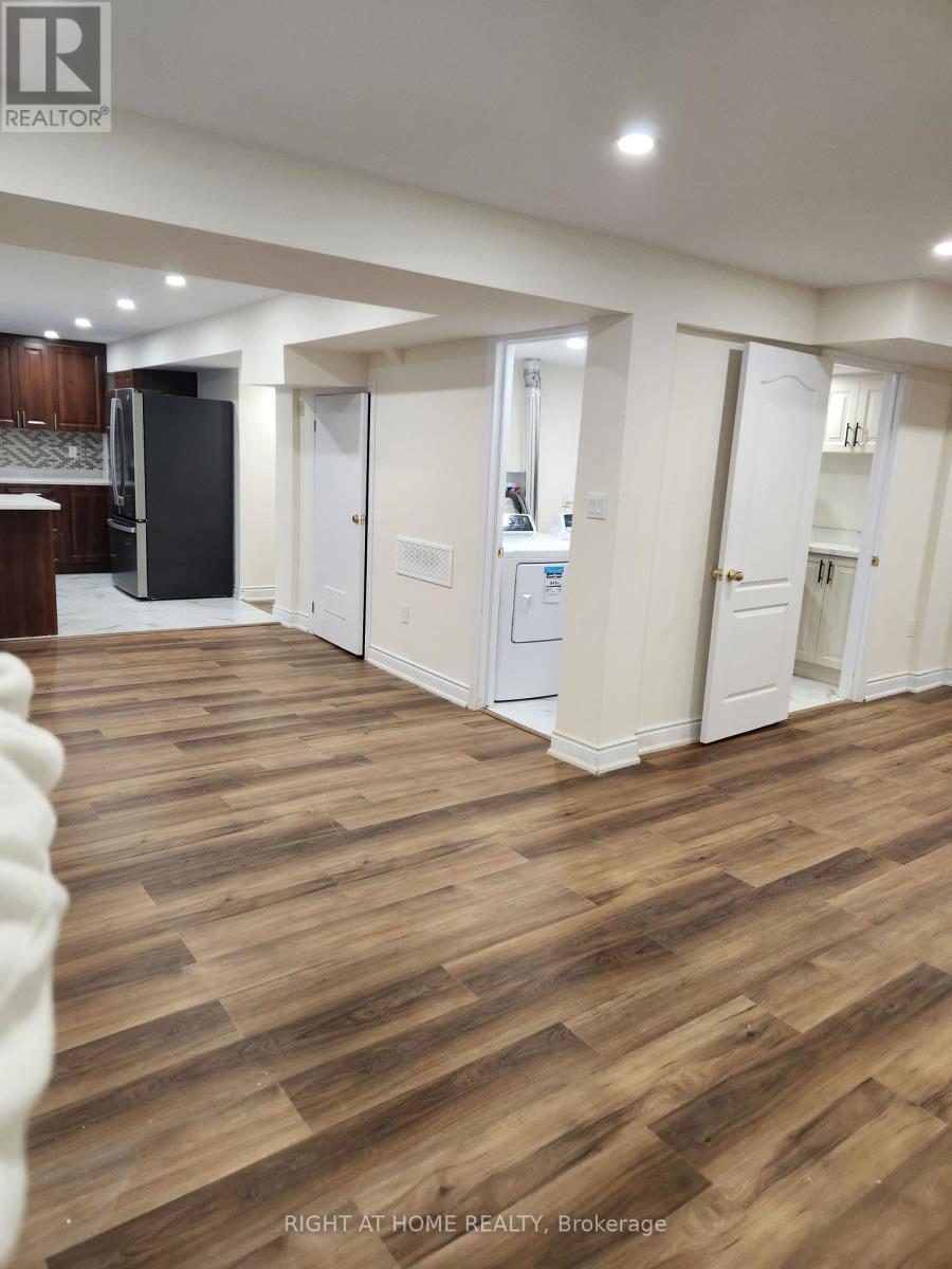 LOWER - 62 PINEWAY PLACE, Brampton, Ontario