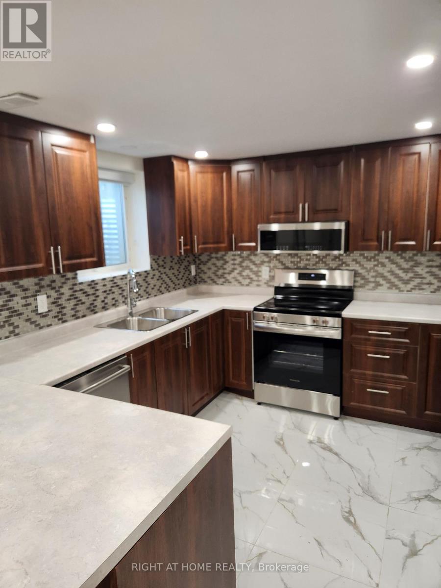 Lower - 62 Pineway Place, Brampton, Ontario  L6S 5S4 - Photo 2 - W12479442
