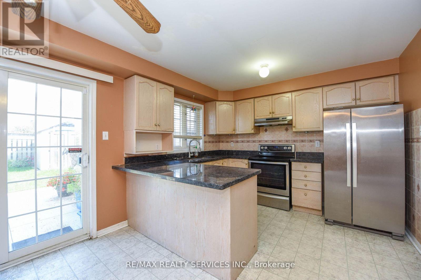 Upper - 172 Native Landing Crescent, Brampton, Ontario  L6X 5A7 - Photo 11 - W12479446