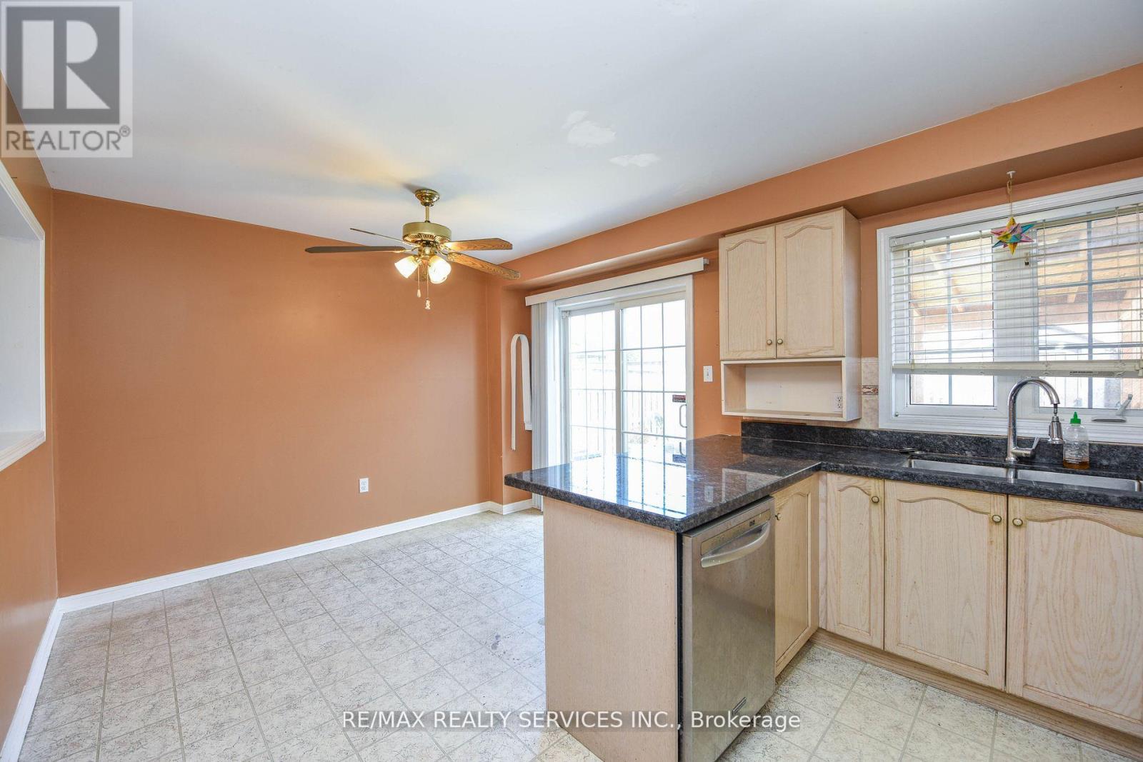 Upper - 172 Native Landing Crescent, Brampton, Ontario  L6X 5A7 - Photo 12 - W12479446
