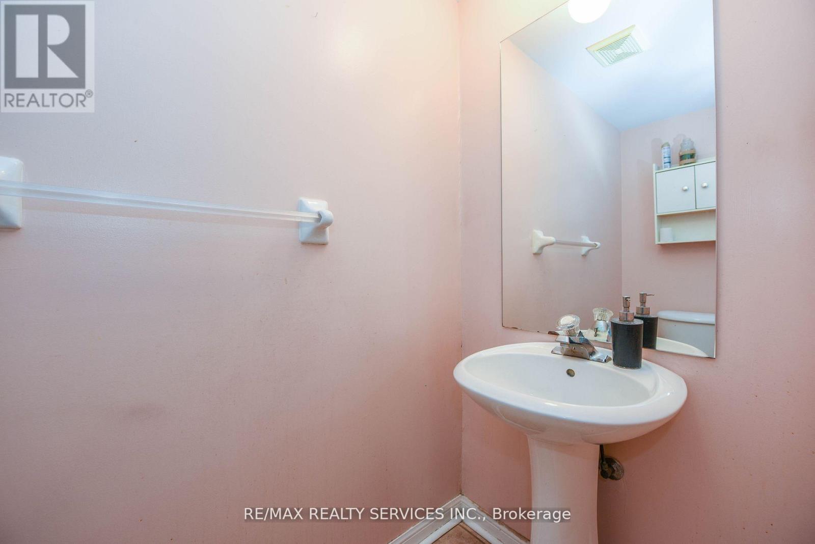 Upper - 172 Native Landing Crescent, Brampton, Ontario  L6X 5A7 - Photo 14 - W12479446