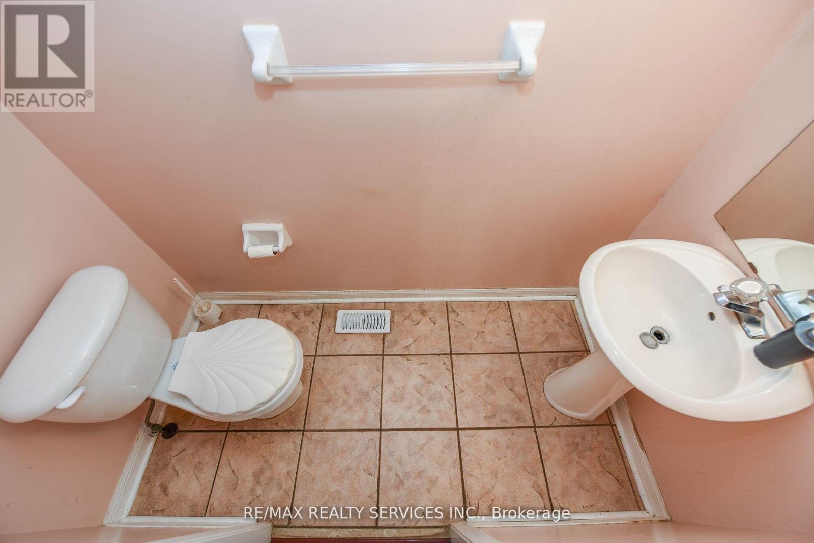 Upper - 172 Native Landing Crescent, Brampton, Ontario  L6X 5A7 - Photo 15 - W12479446