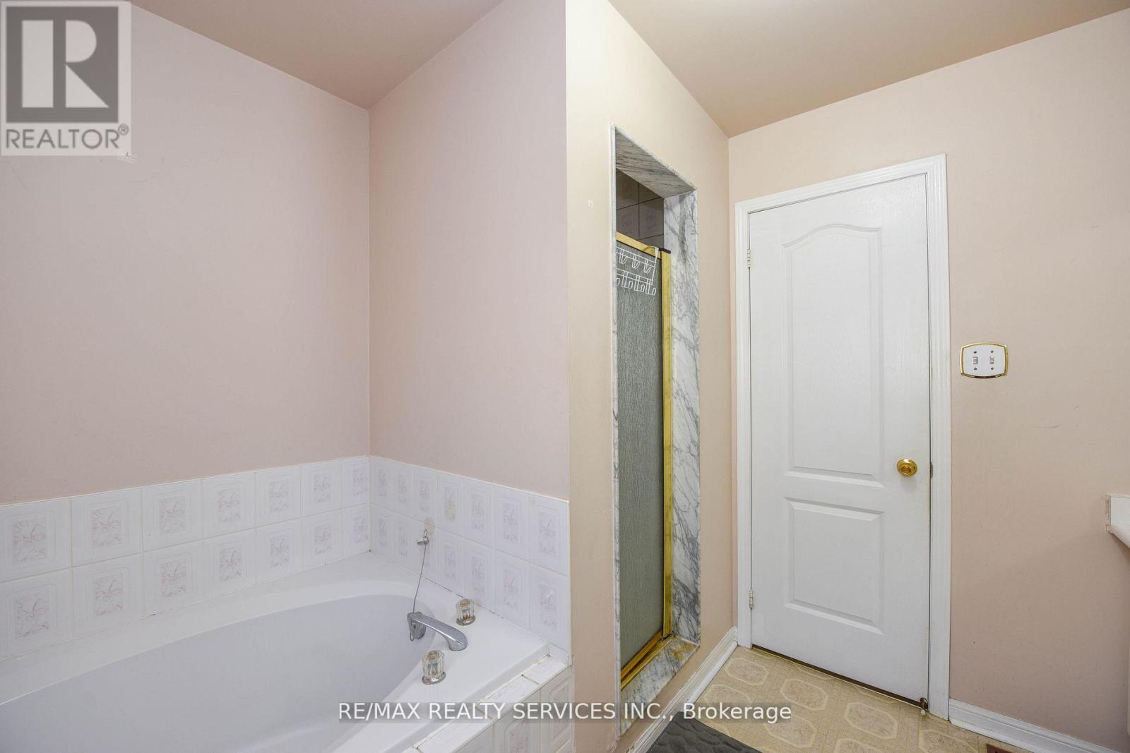 Upper - 172 Native Landing Crescent, Brampton, Ontario  L6X 5A7 - Photo 25 - W12479446