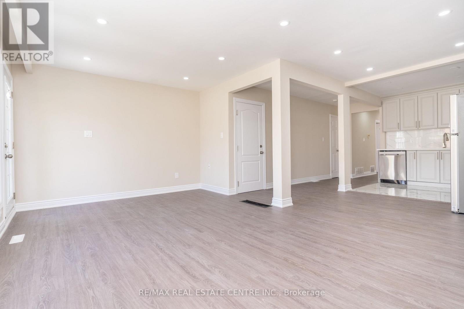 54 Princess Street, Orangeville, Ontario  L9W 1W3 - Photo 6 - W12479450