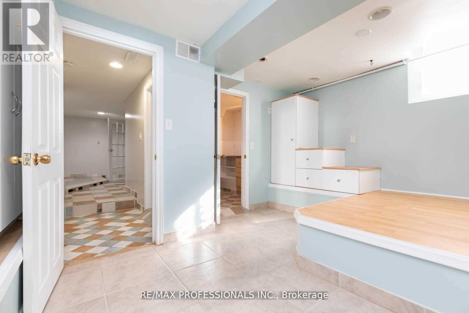5 Teston Boulevard, Toronto, Ontario  M6N 4R9 - Photo 29 - W12479456