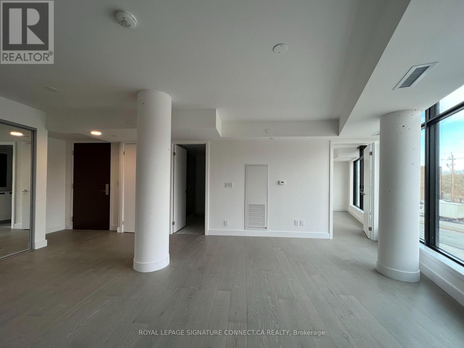 214 - 160 Kingsway Crescent, Toronto, Ontario  M8X 2R2 - Photo 3 - W12479477