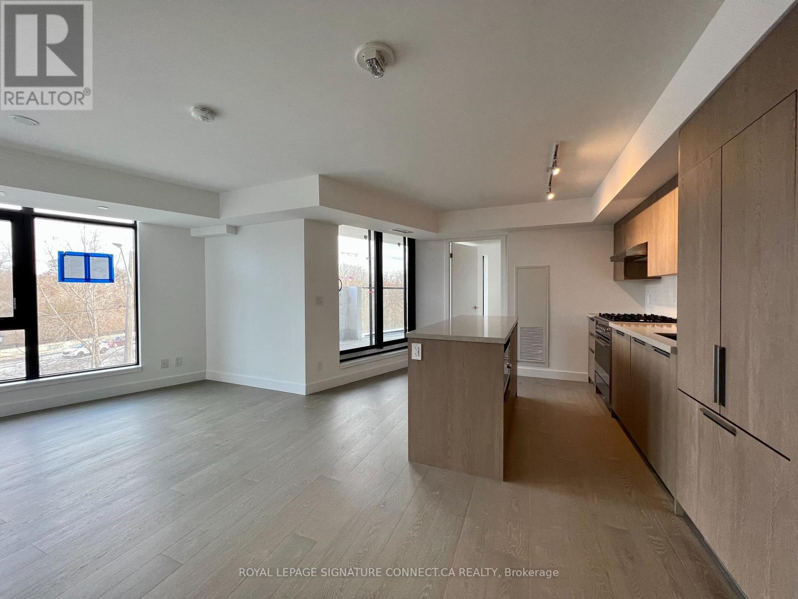 214 - 160 Kingsway Crescent, Toronto, Ontario  M8X 2R2 - Photo 4 - W12479477