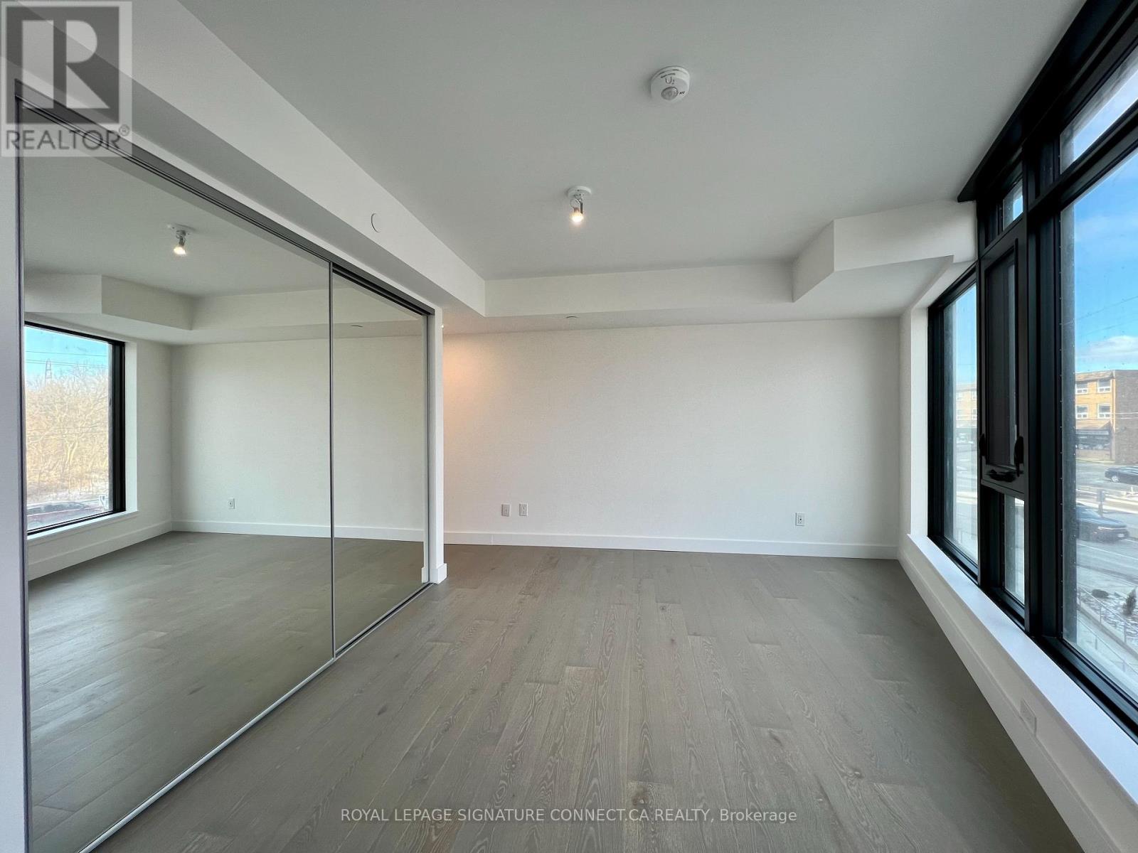 214 - 160 Kingsway Crescent, Toronto, Ontario  M8X 2R2 - Photo 8 - W12479477