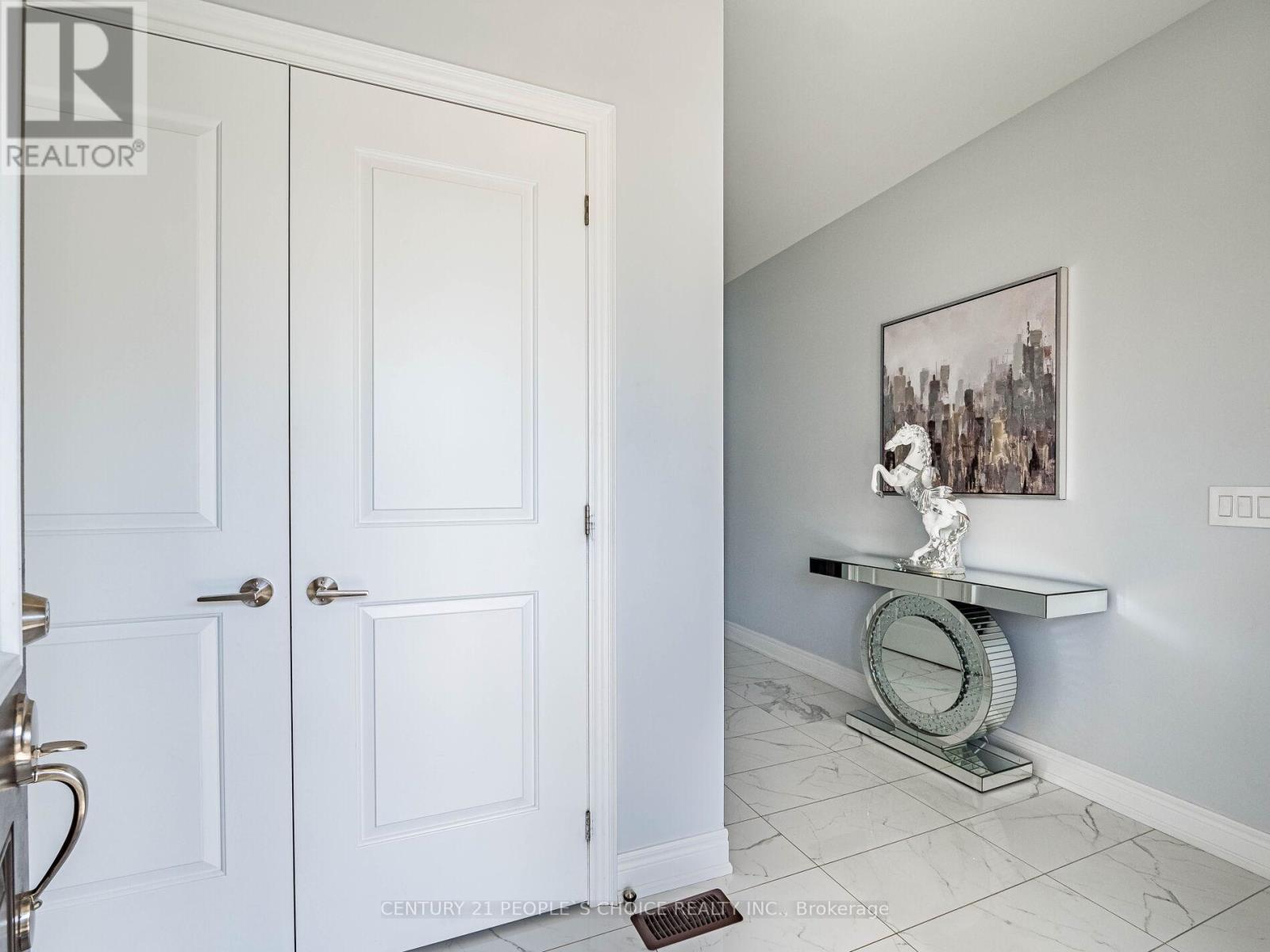 9 Sinatra Street, Brampton, Ontario  L6R 4B1 - Photo 4 - W12479478