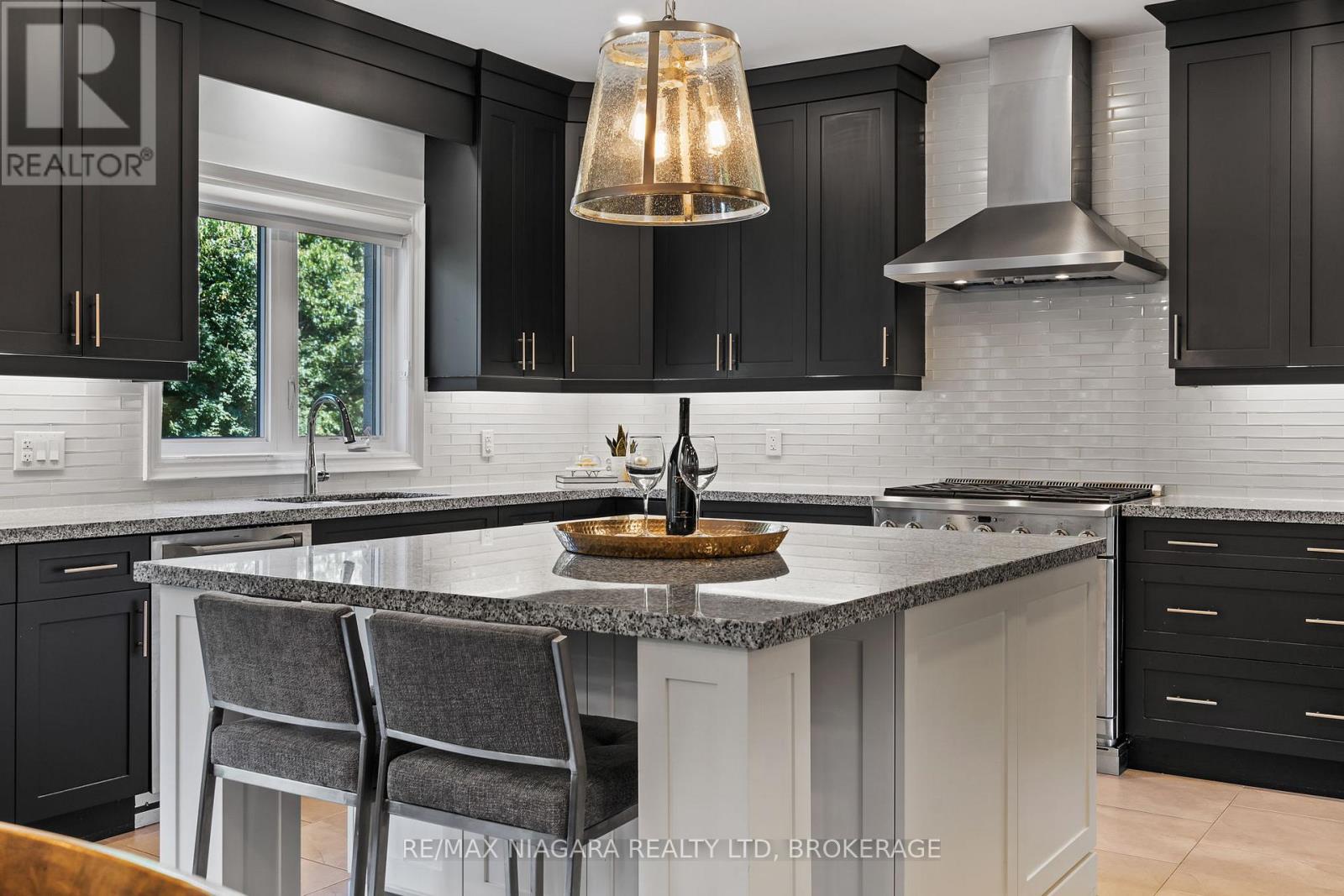 54 Philmori Boulevard, Pelham, Ontario  L0S 1E5 - Photo 11 - X12479518