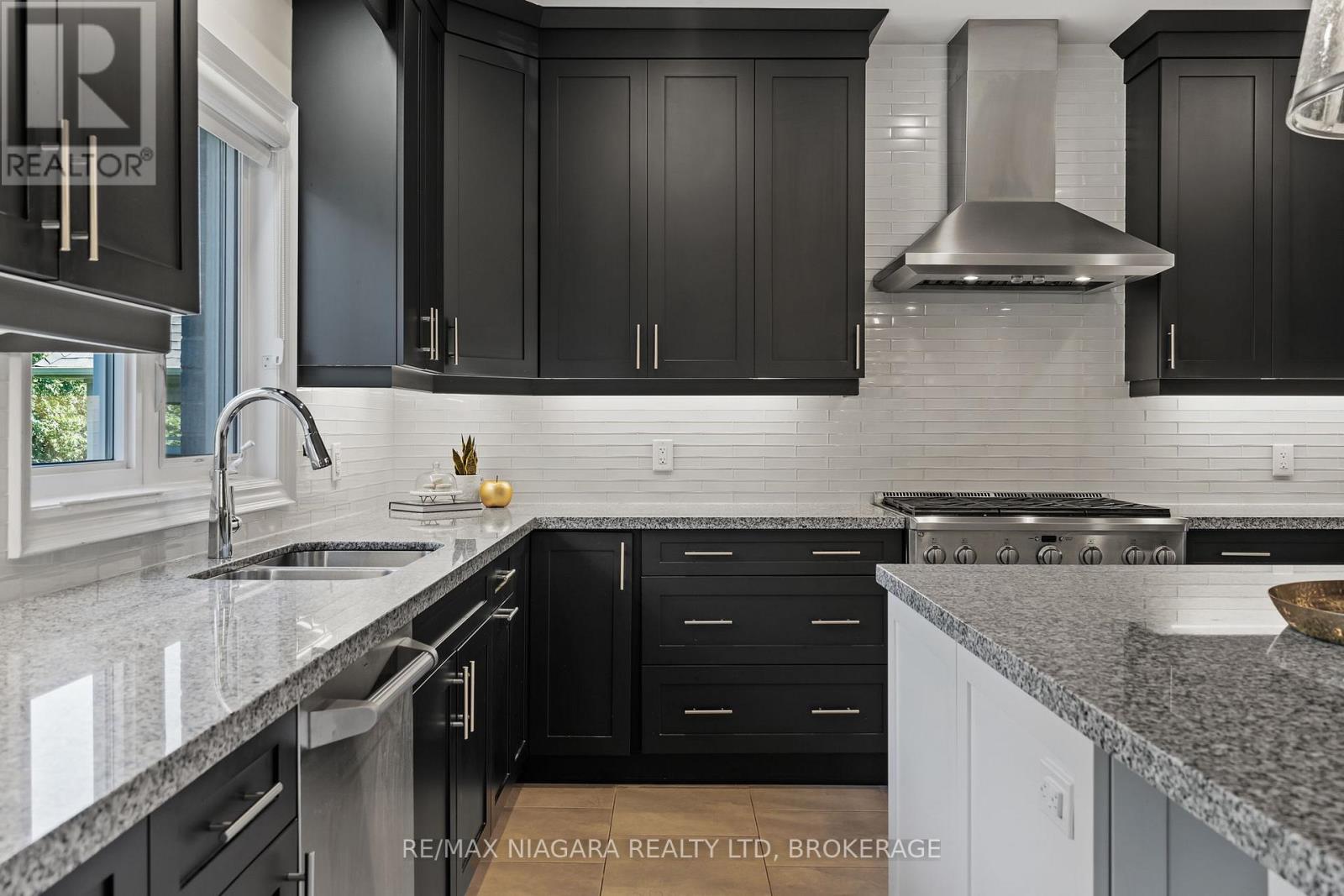 54 Philmori Boulevard, Pelham, Ontario  L0S 1E5 - Photo 12 - X12479518