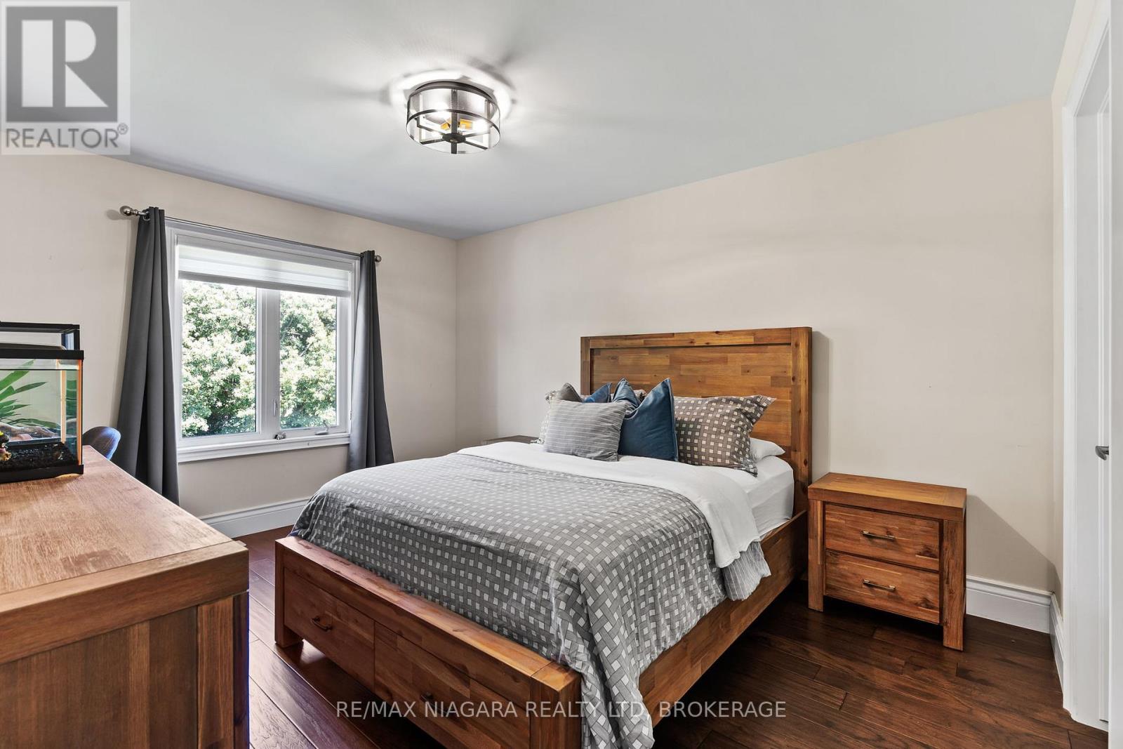 54 Philmori Boulevard, Pelham, Ontario  L0S 1E5 - Photo 28 - X12479518