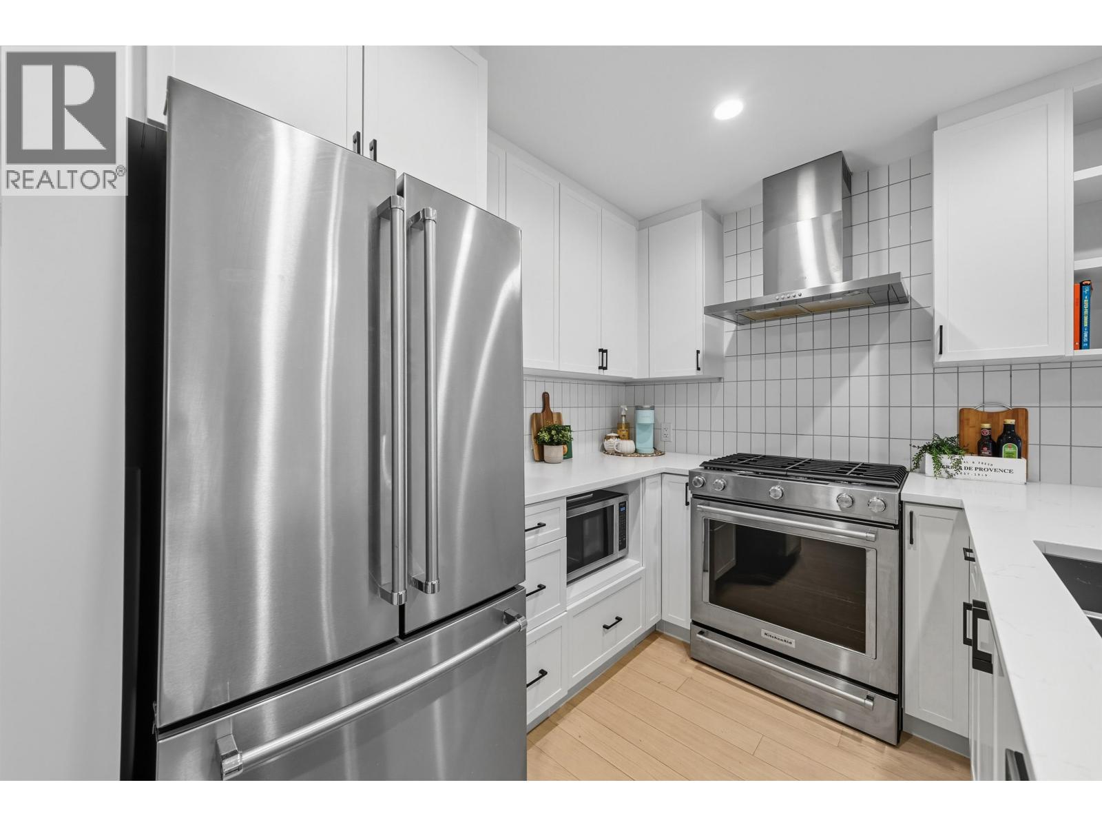 201 22226 Brown Avenue, Maple Ridge, British Columbia  V2X 4R2 - Photo 3 - R3061525