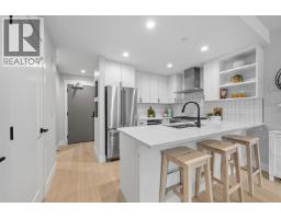 201 22226 BROWN AVENUE, Maple Ridge, British Columbia