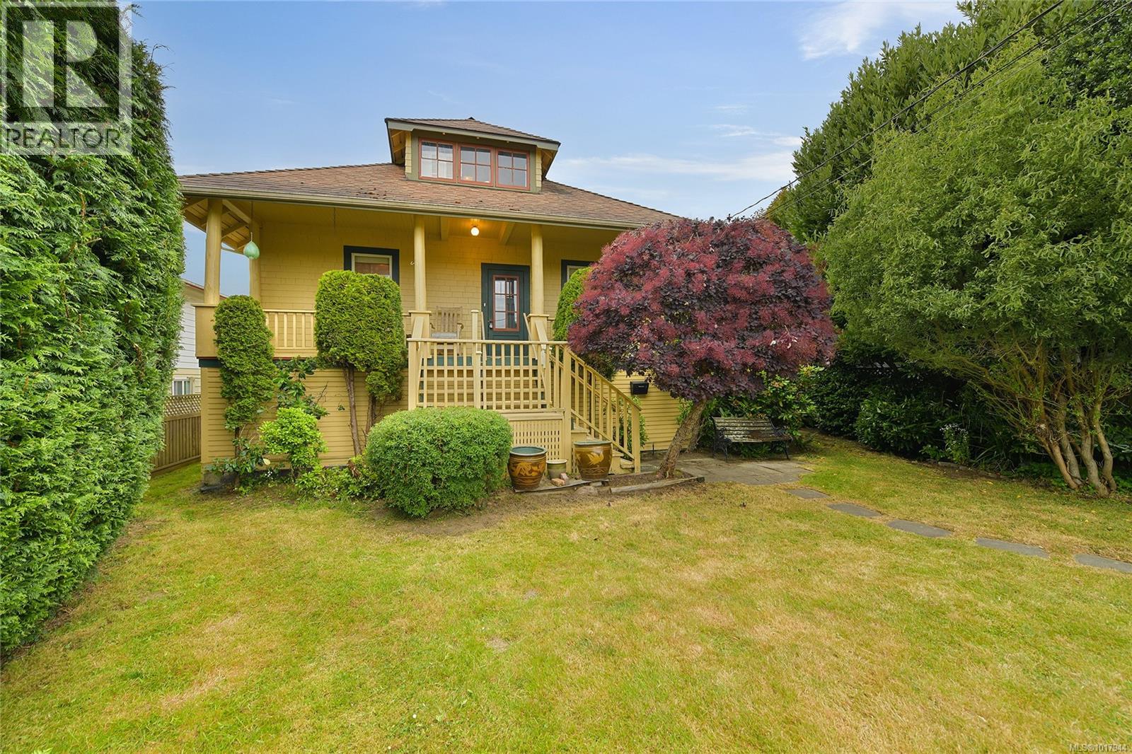 9632 Seventh St, Sidney, British Columbia  V8L 2V3 - Photo 1 - 1017944