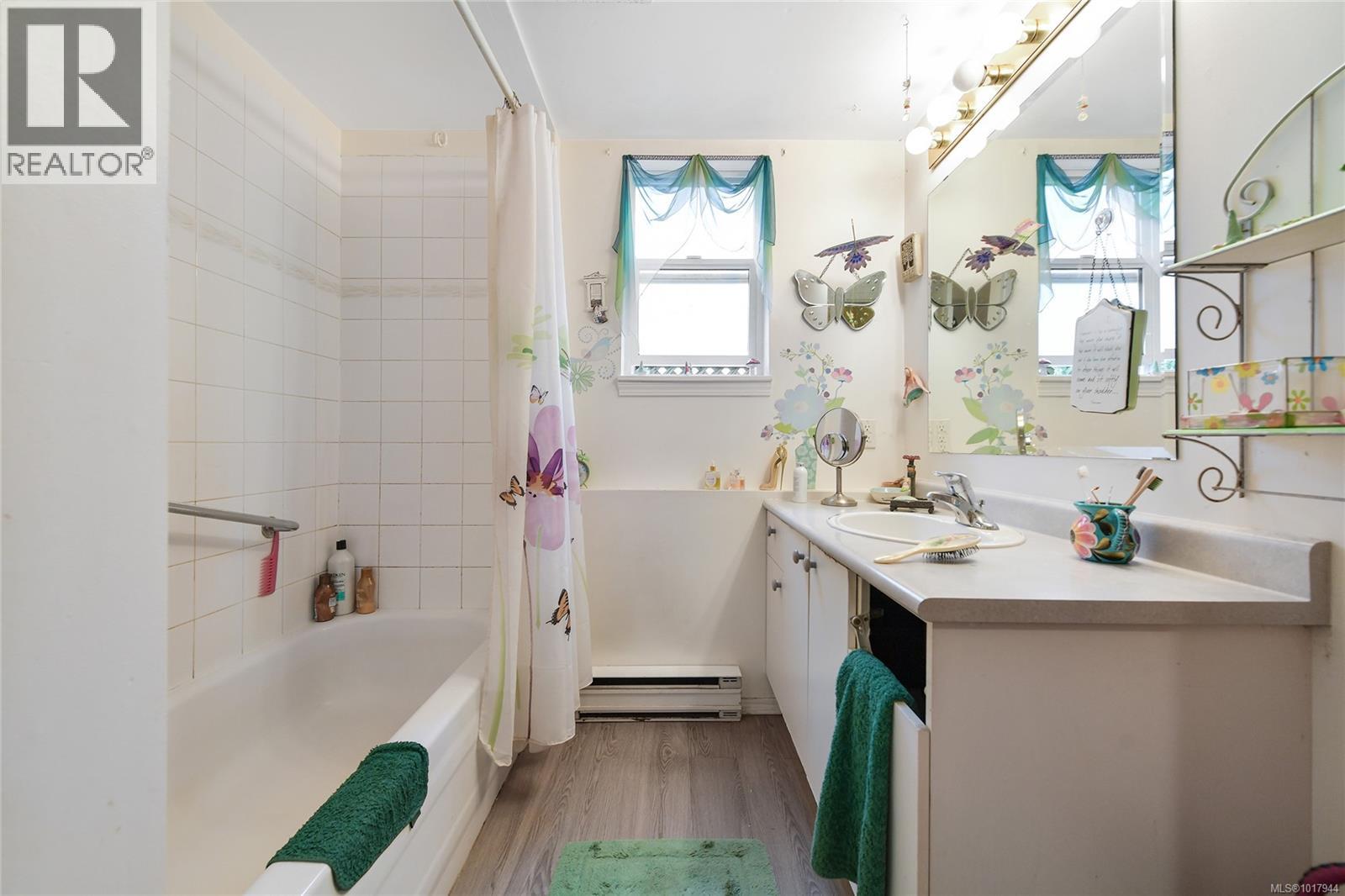 9632 Seventh St, Sidney, British Columbia  V8L 2V3 - Photo 8 - 1017944