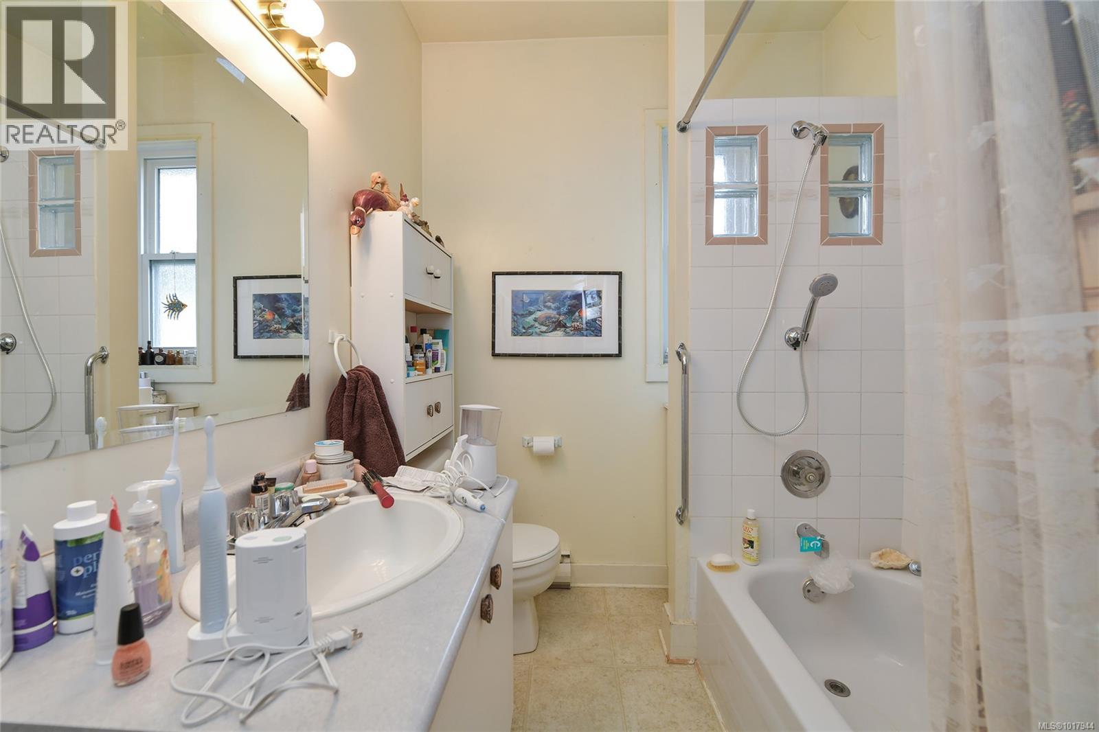 9632 Seventh St, Sidney, British Columbia  V8L 2V3 - Photo 10 - 1017944