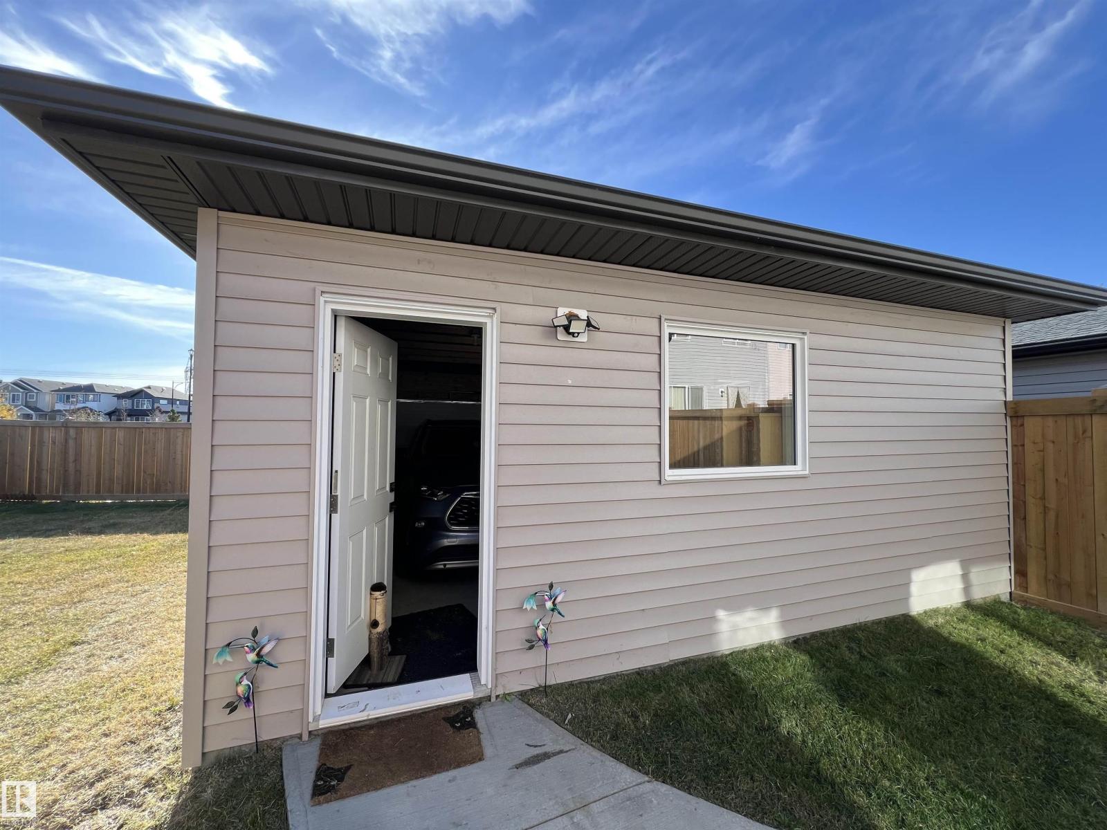 5760 Cautley Cr Sw, Edmonton, Alberta  T6W 4X8 - Photo 8 - E4463275