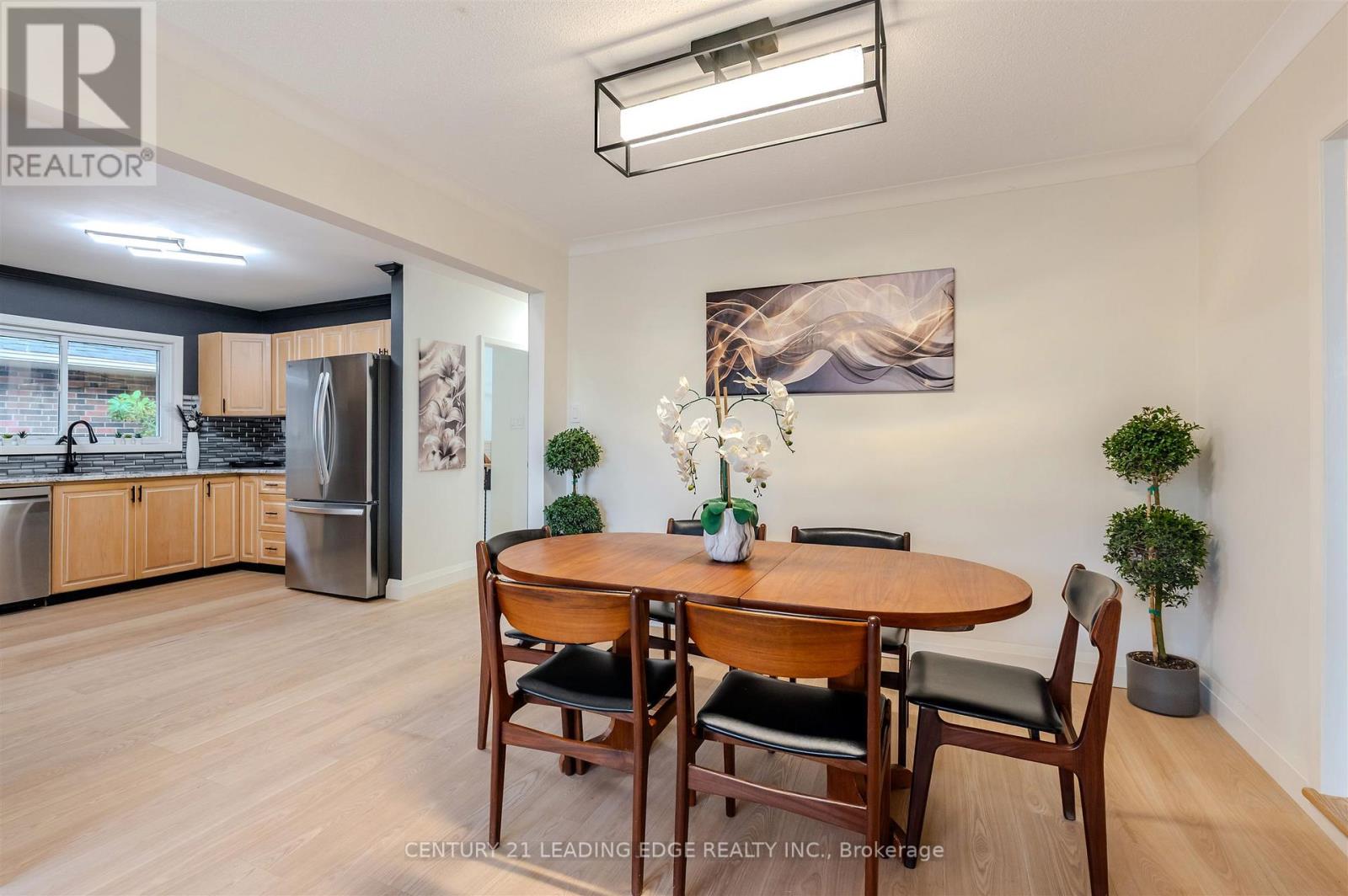 112 Wyndcliff Crescent, Toronto, Ontario  M4A 2K3 - Photo 11 - C12479503