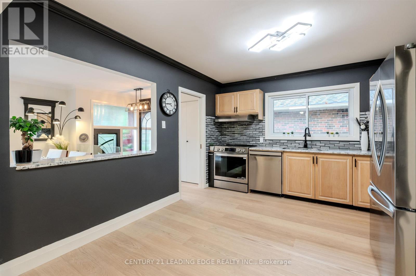 112 Wyndcliff Crescent, Toronto, Ontario  M4A 2K3 - Photo 14 - C12479503