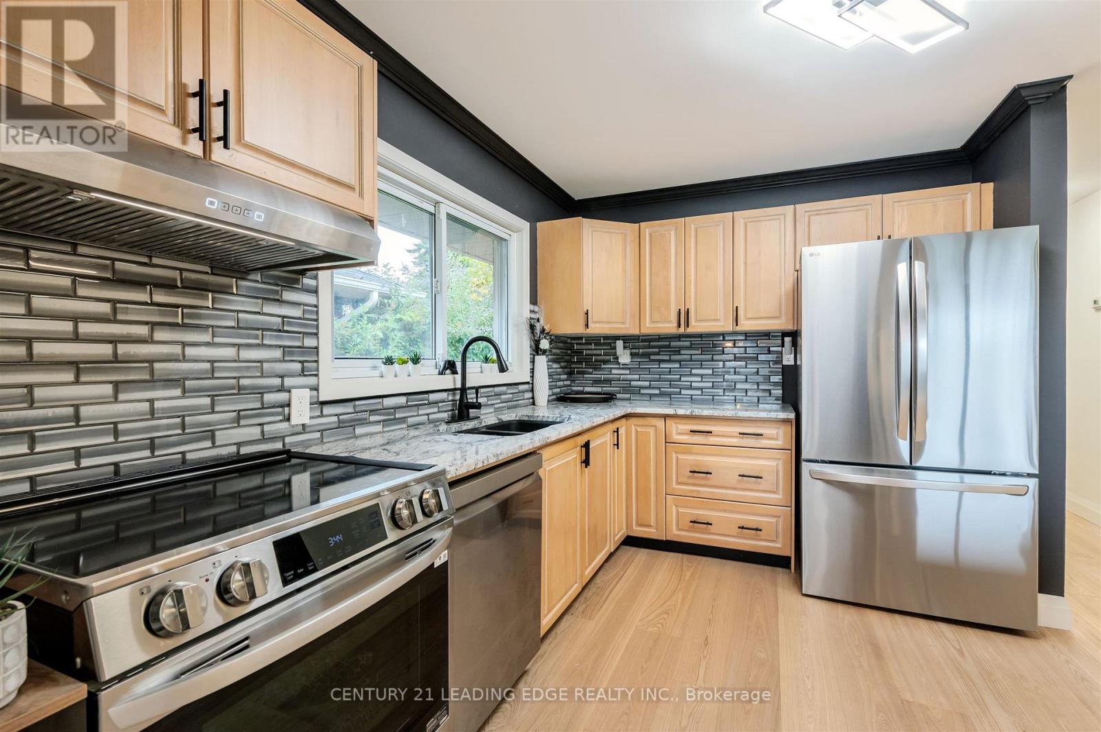 112 Wyndcliff Crescent, Toronto, Ontario  M4A 2K3 - Photo 15 - C12479503