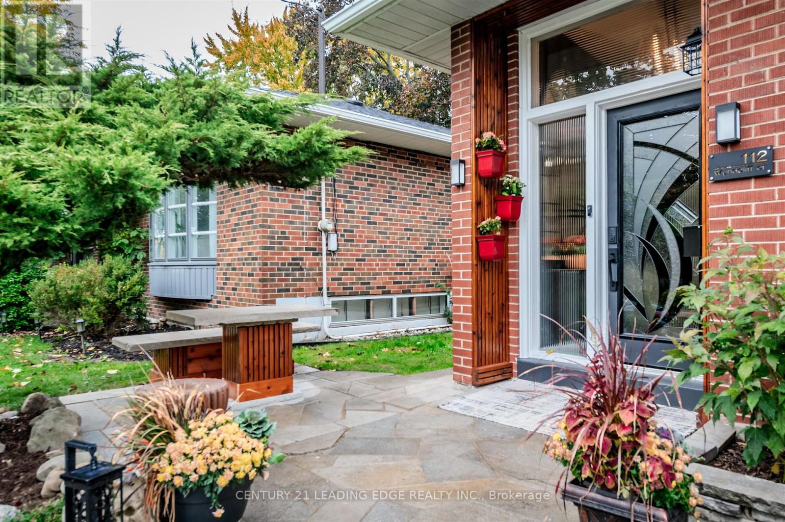 112 Wyndcliff Crescent, Toronto, Ontario  M4A 2K3 - Photo 3 - C12479503