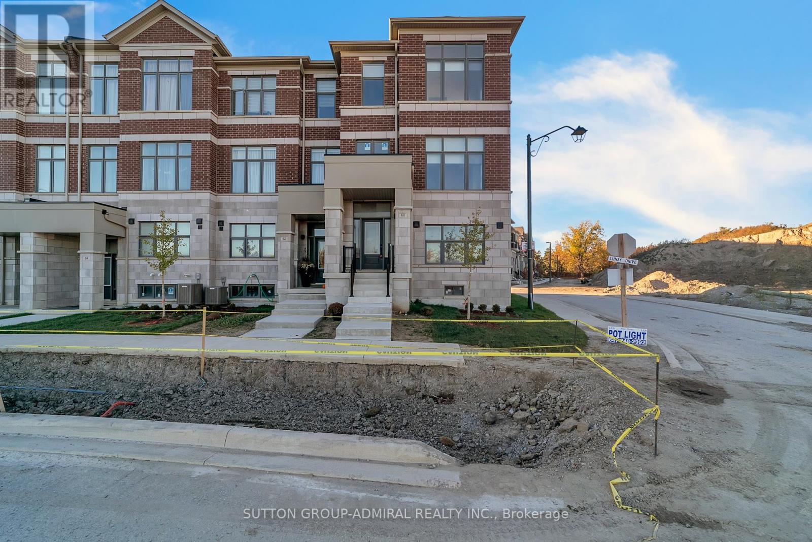 60 Lunay Drive, Richmond Hill, Ontario  L4S 0P2 - Photo 2 - N12474375
