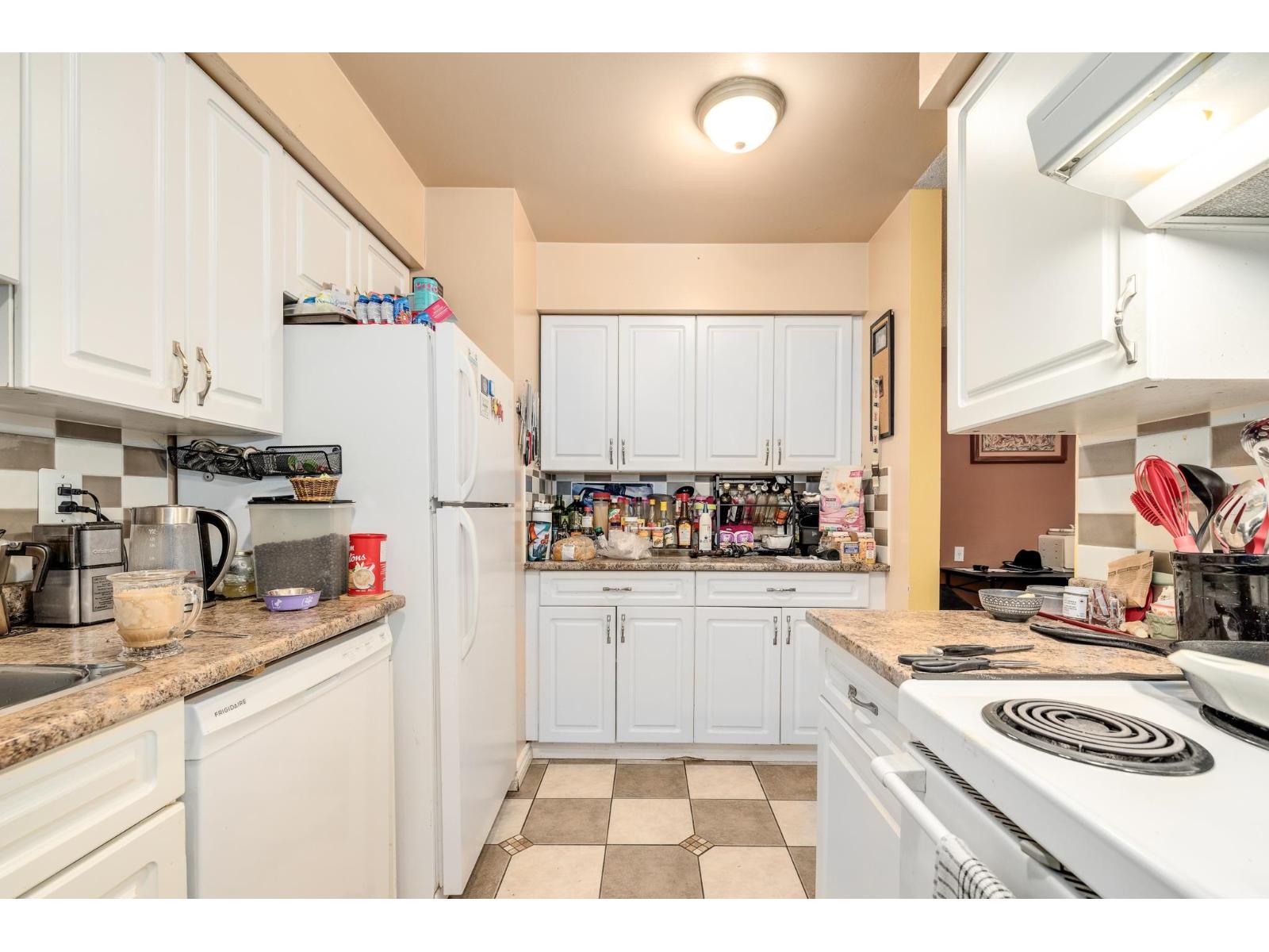 14810 Holly Park Lane, Surrey, British Columbia  V3R 6Y2 - Photo 11 - R3061382