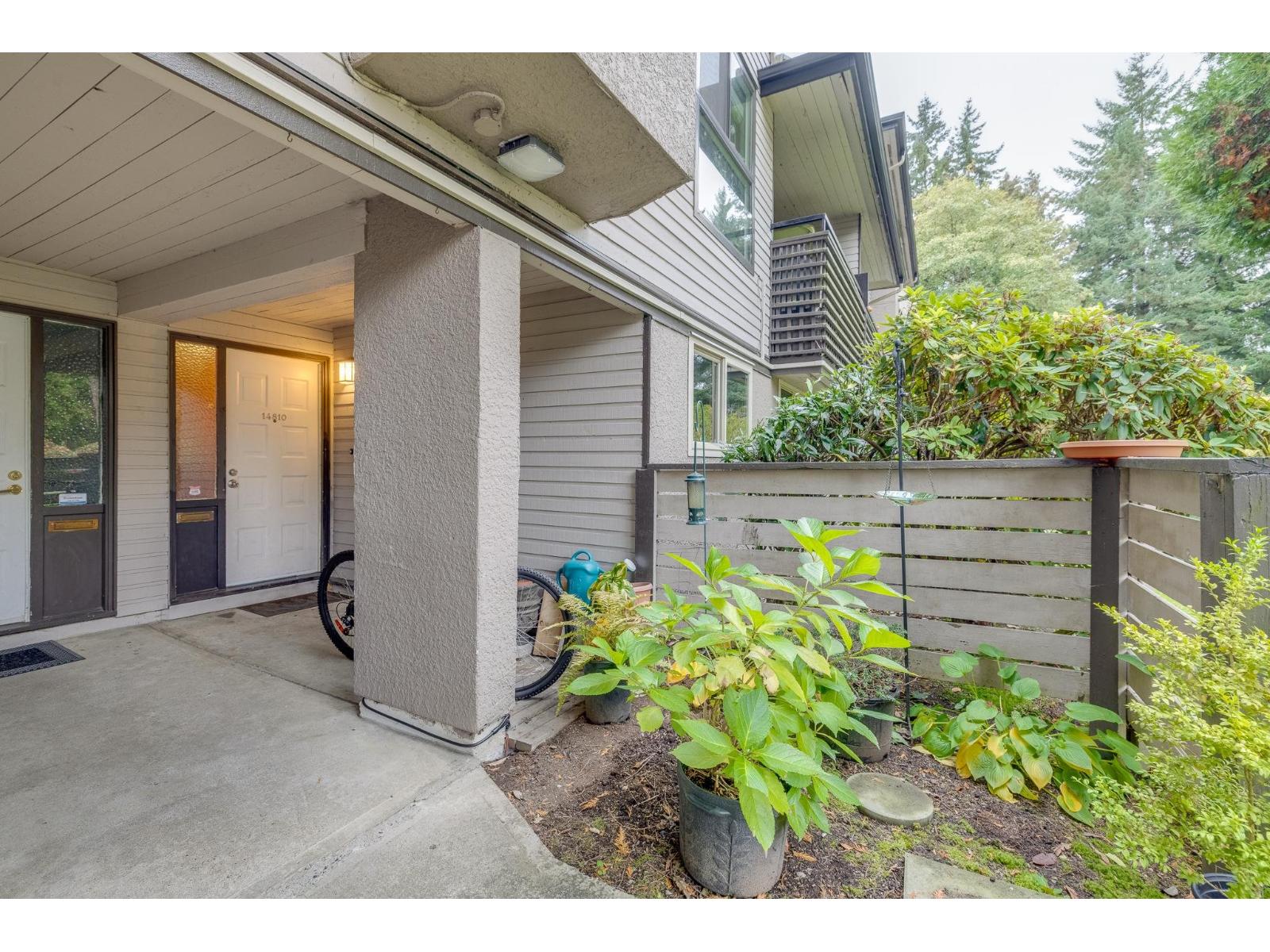 14810 Holly Park Lane, Surrey, British Columbia  V3R 6Y2 - Photo 2 - R3061382