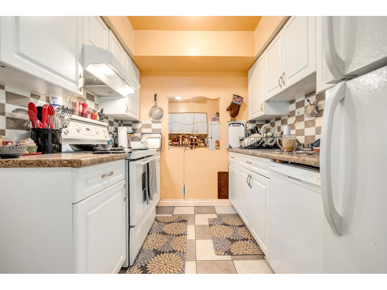 14810 Holly Park Lane, Surrey, British Columbia  V3R 6Y2 - Photo 10 - R3061382