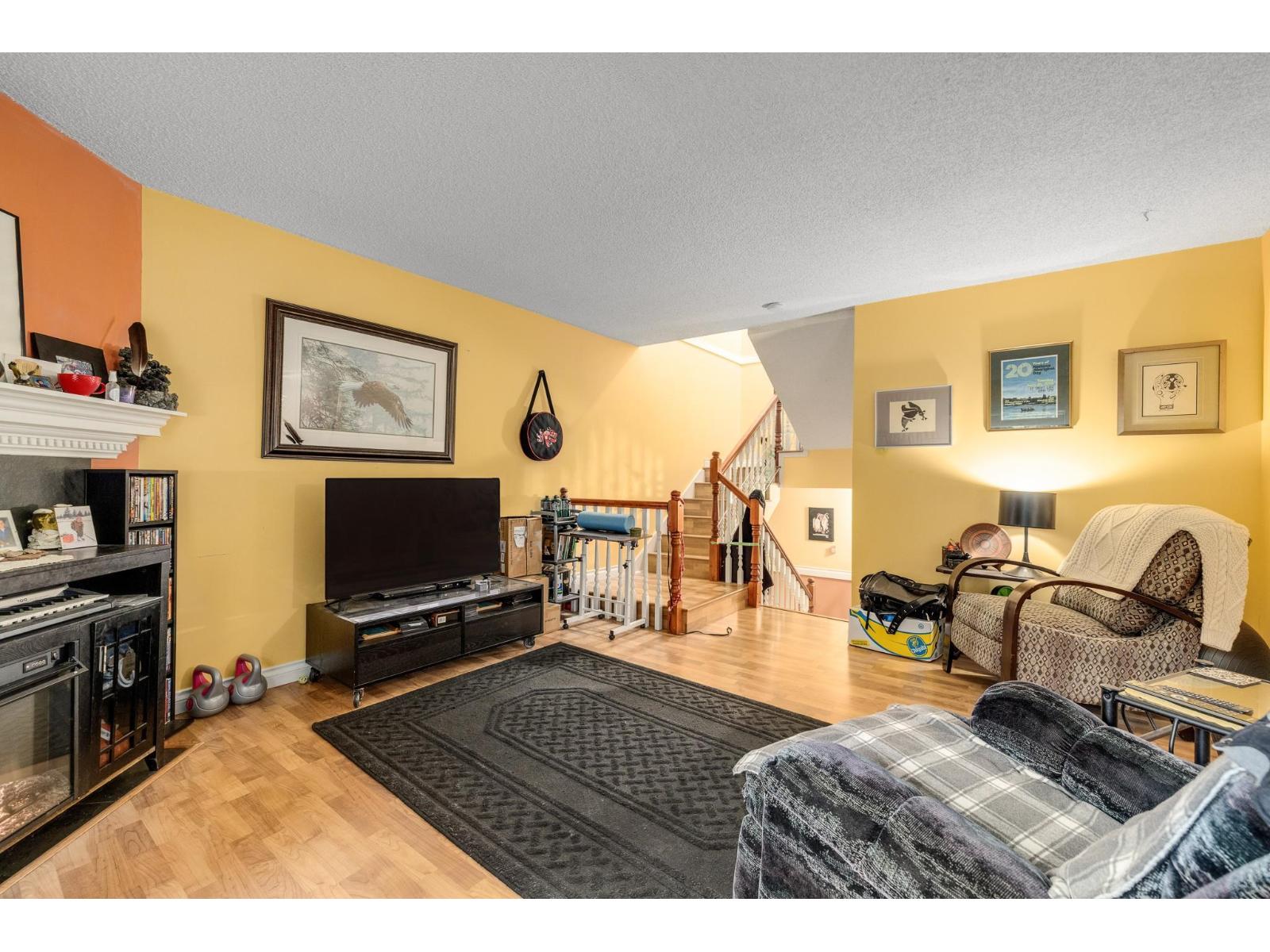 14810 Holly Park Lane, Surrey, British Columbia  V3R 6Y2 - Photo 4 - R3061382