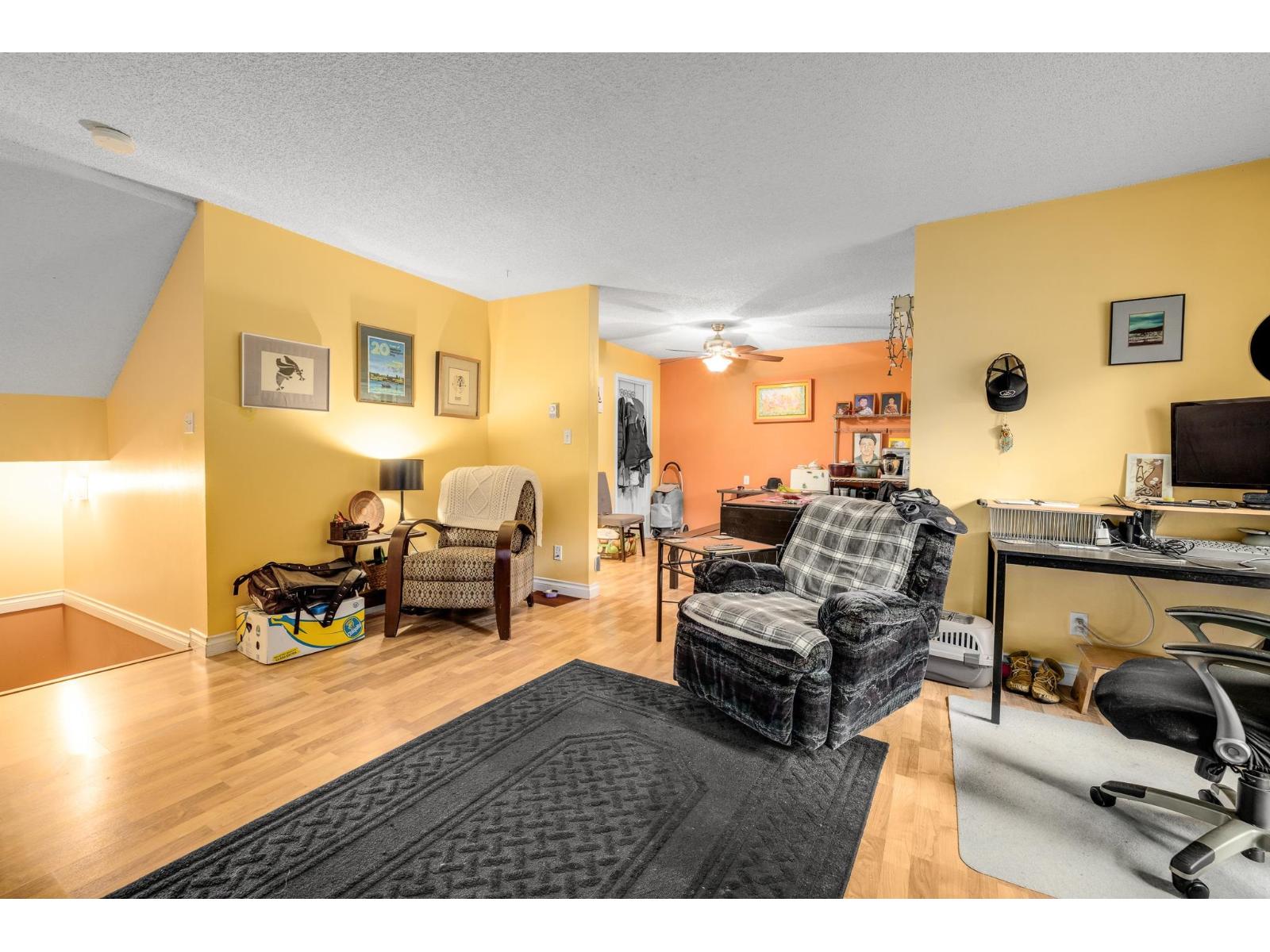 14810 Holly Park Lane, Surrey, British Columbia  V3R 6Y2 - Photo 6 - R3061382
