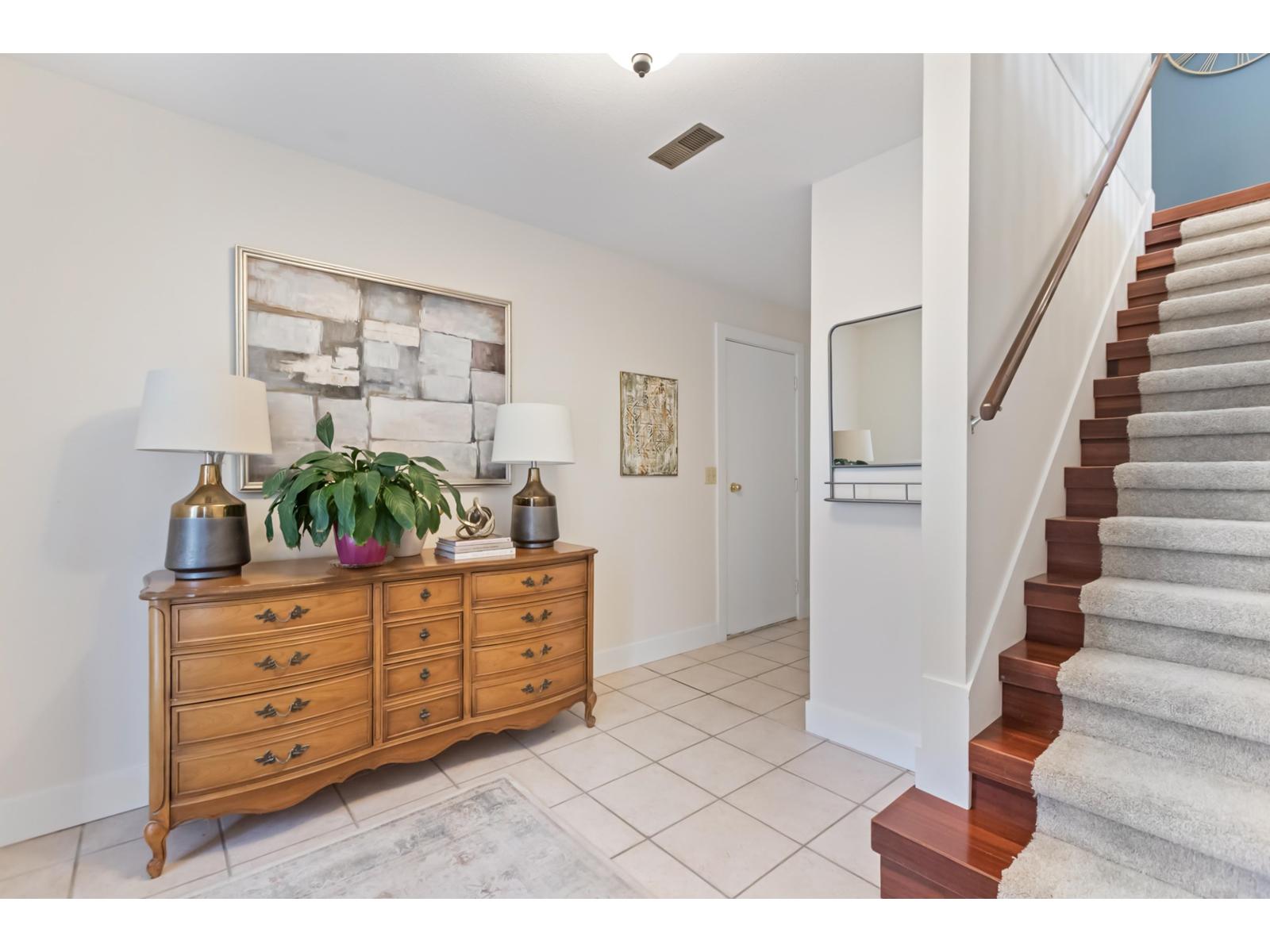 8442 Harms Street, Mission, British Columbia  V2V 6G2 - Photo 7 - R3061396