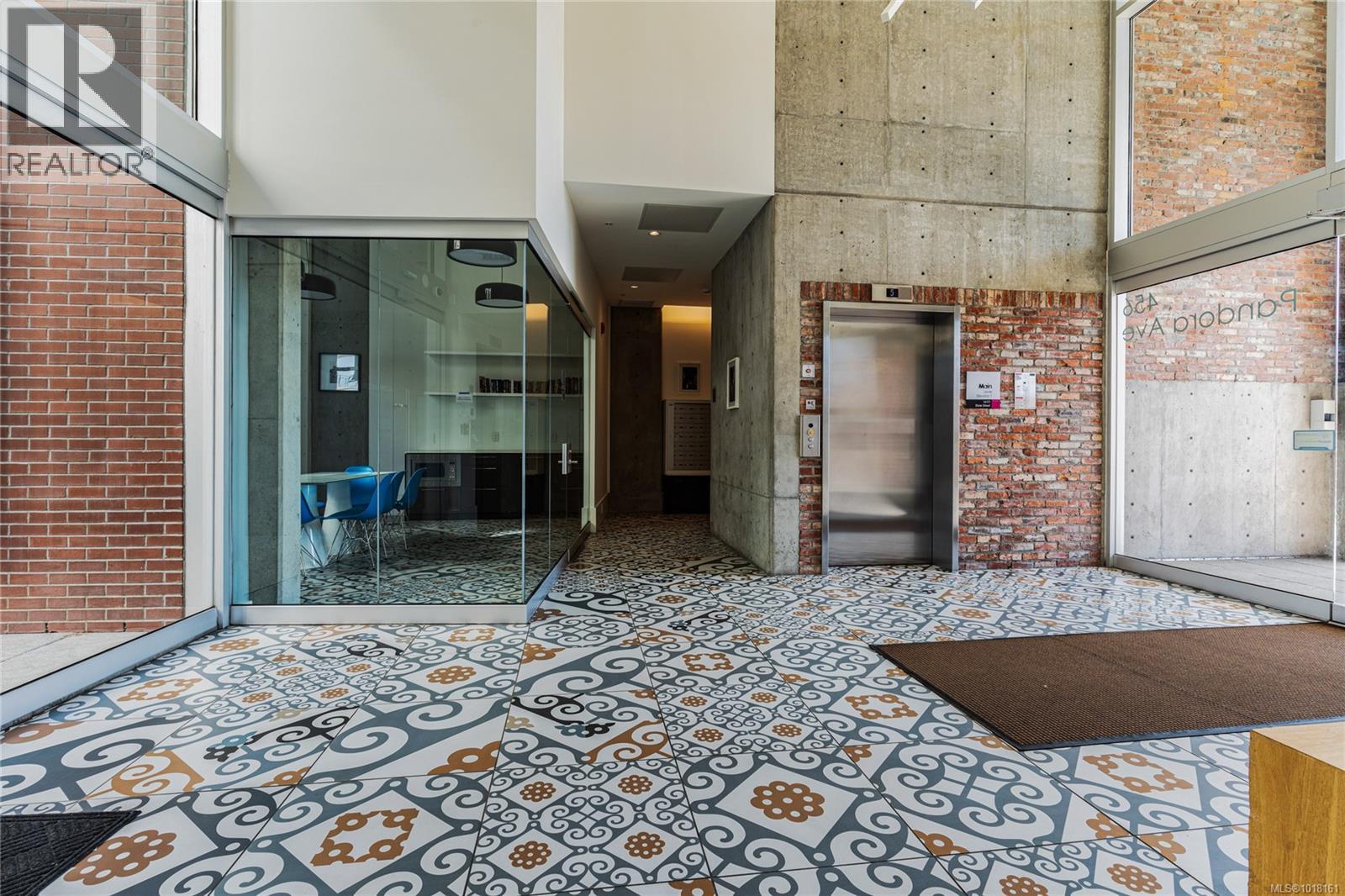 211 456 Pandora Ave, Victoria, British Columbia  V8W 0E3 - Photo 2 - 1018161