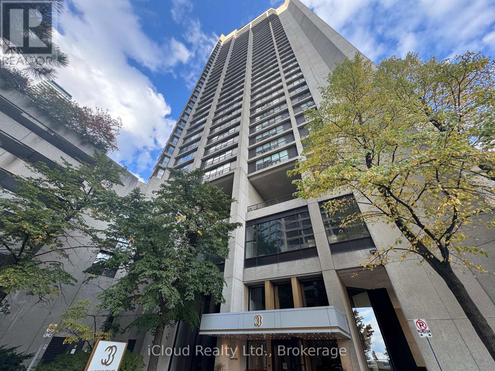 2423 - 33 Harbour Square, Toronto, Ontario  M5J 2G2 - Photo 2 - C12479352