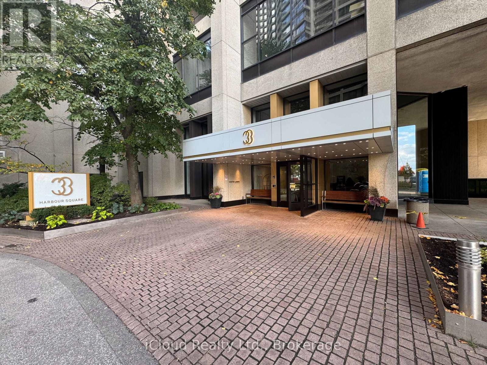 2423 - 33 Harbour Square, Toronto, Ontario  M5J 2G2 - Photo 3 - C12479352
