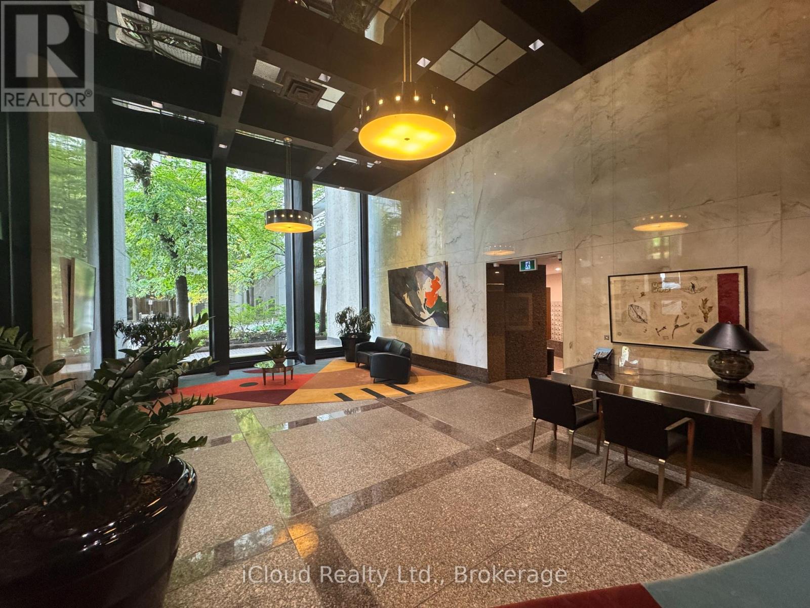 2423 - 33 Harbour Square, Toronto, Ontario  M5J 2G2 - Photo 4 - C12479352