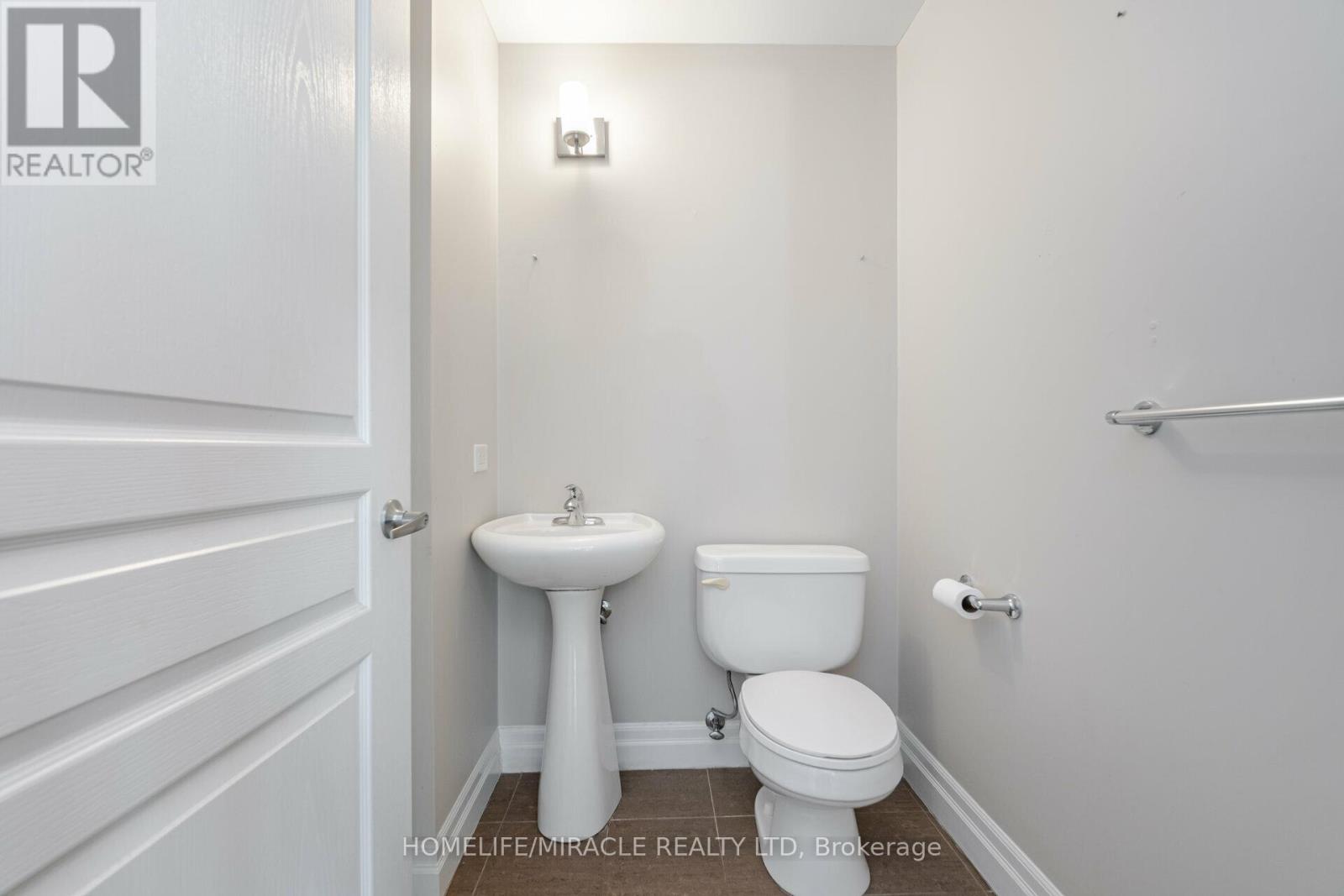 Ph2 - 225 Webb Drive, Mississauga, Ontario  L5B 4P2 - Photo 31 - W12479499