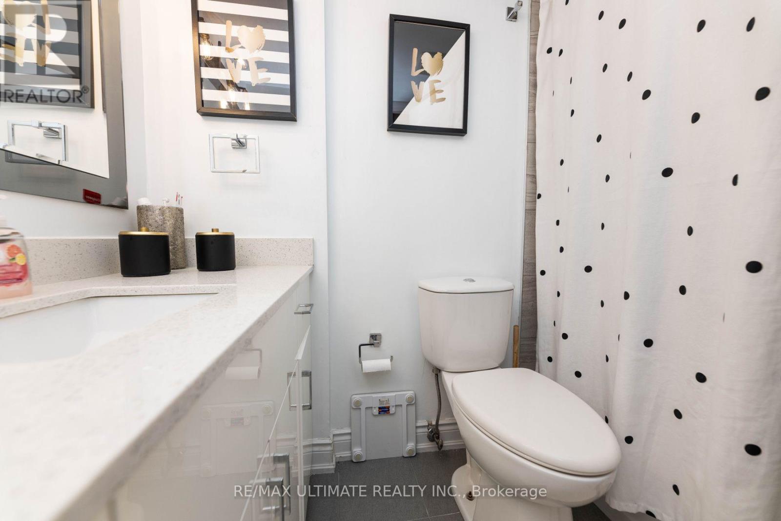 1007 - 530 Lolita Garden, Mississauga, Ontario  L5A 3T2 - Photo 14 - W12479506