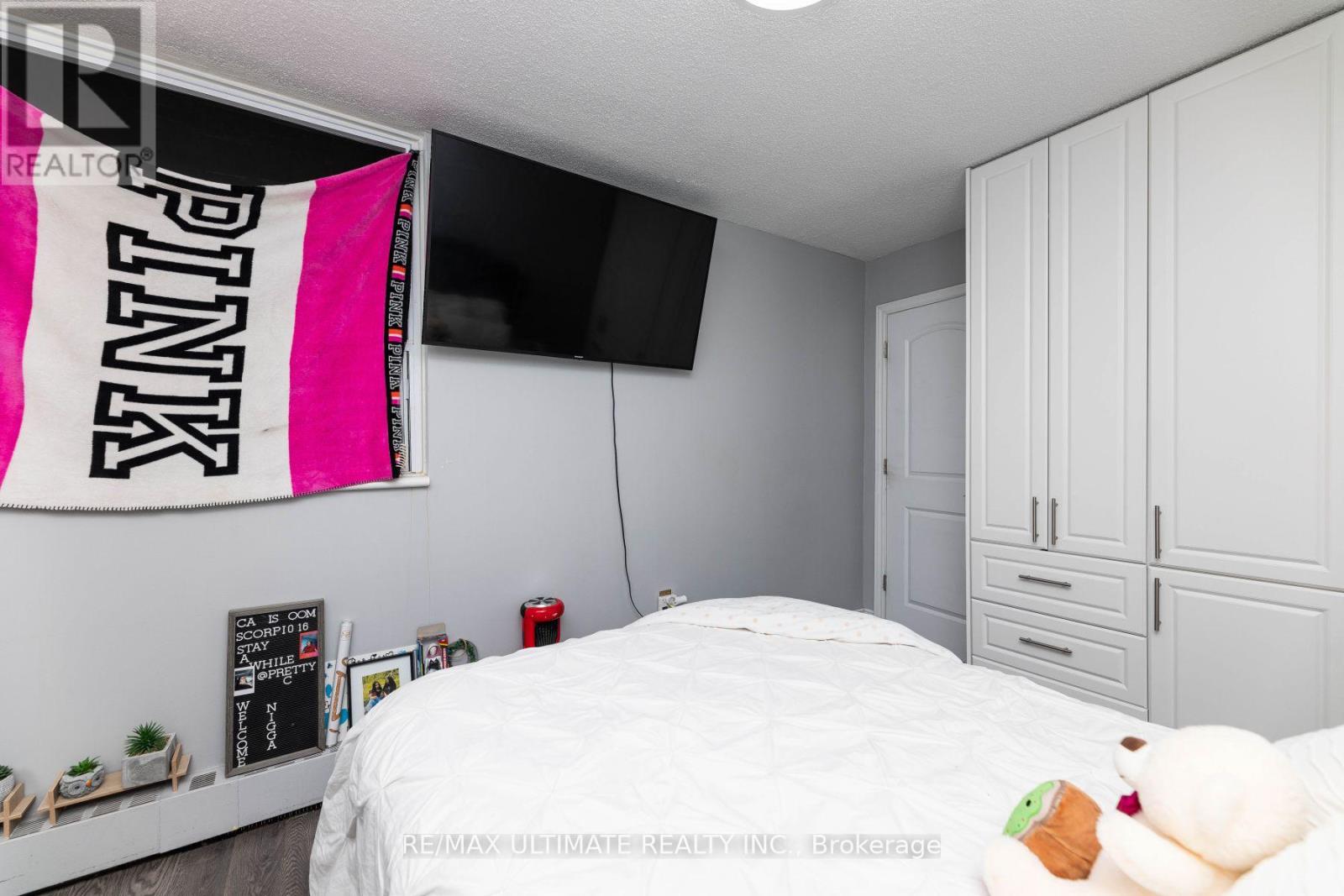 1007 - 530 Lolita Garden, Mississauga, Ontario  L5A 3T2 - Photo 17 - W12479506