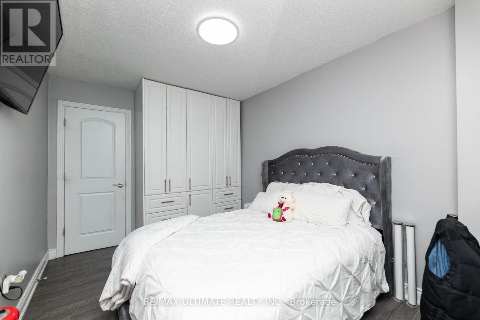 1007 - 530 Lolita Garden, Mississauga, Ontario  L5A 3T2 - Photo 18 - W12479506