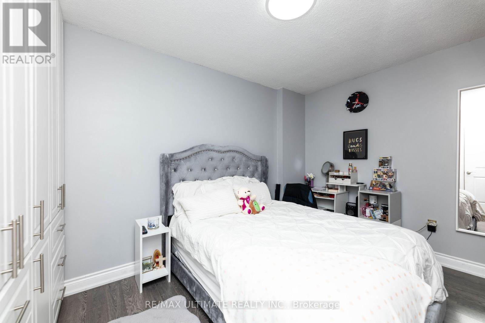 1007 - 530 Lolita Garden, Mississauga, Ontario  L5A 3T2 - Photo 19 - W12479506