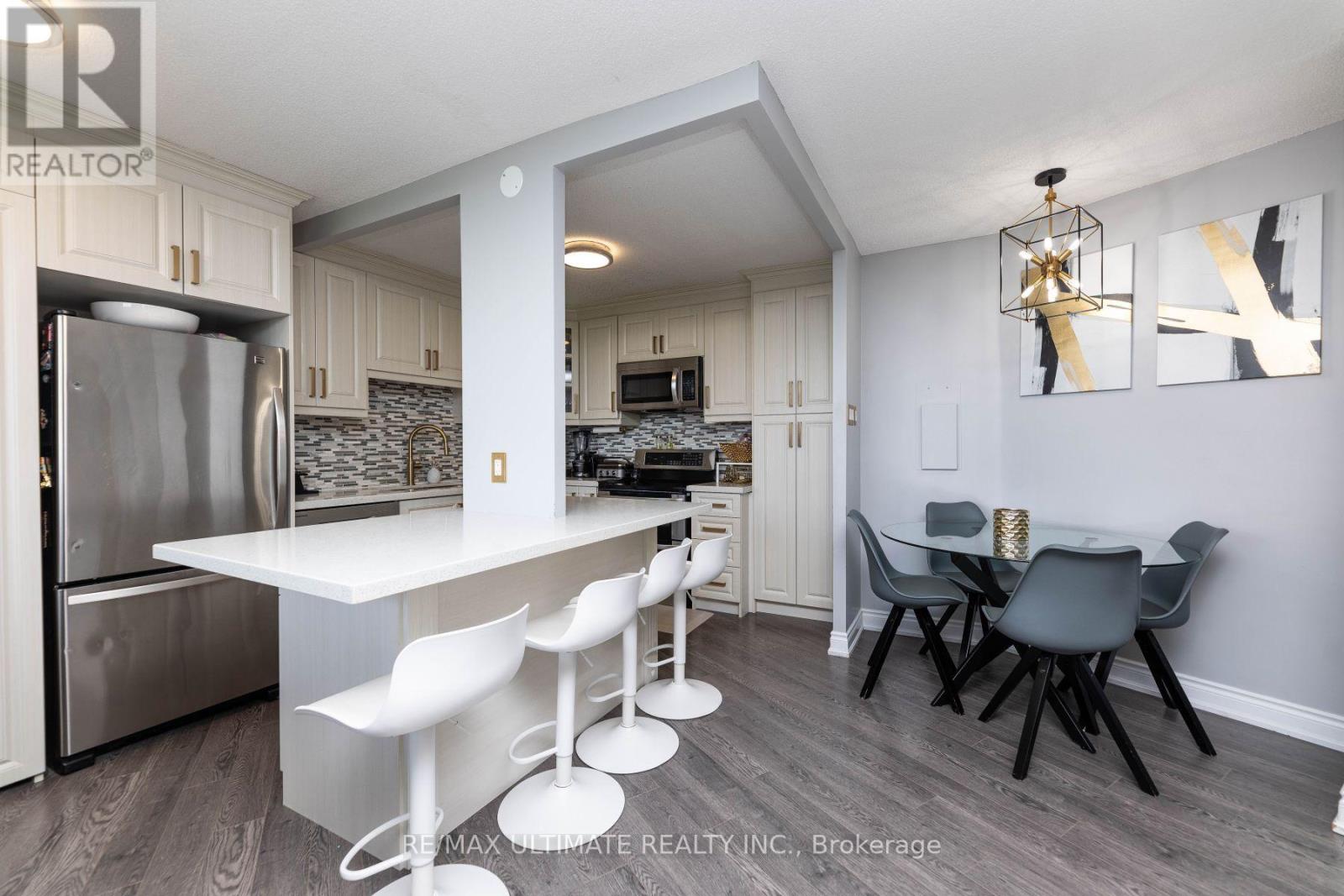 1007 - 530 Lolita Garden, Mississauga, Ontario  L5A 3T2 - Photo 5 - W12479506